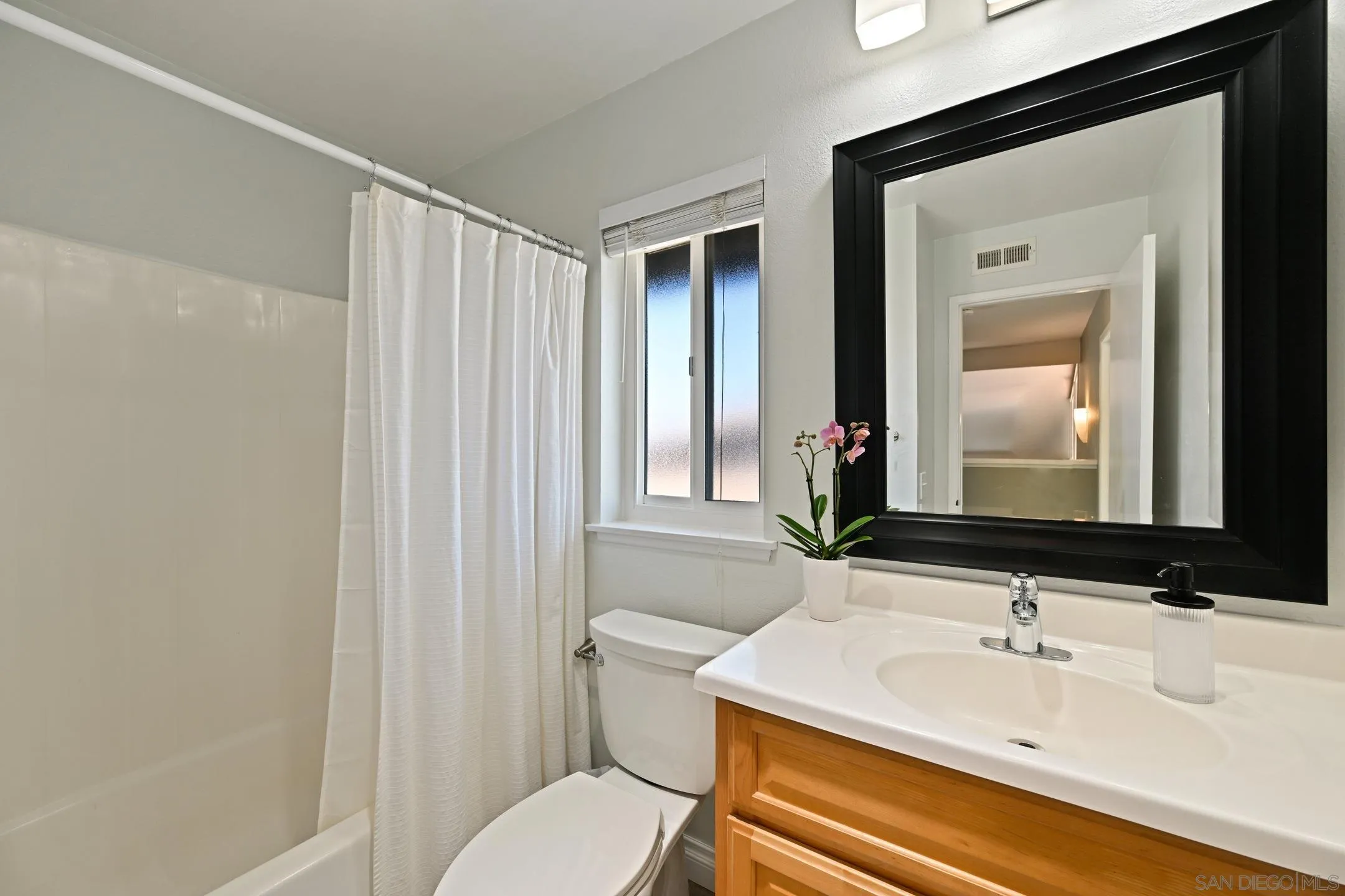 https://cdn.realtyfeed.com/cdn/127/260003763/c6784ffba75af60c3c532760b178828f.webp