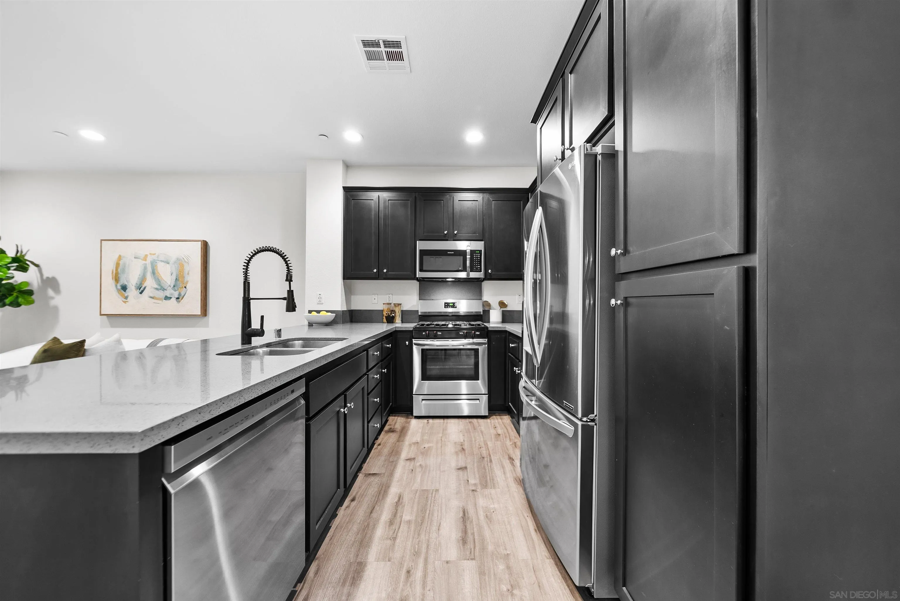 Photo #4: 260003764 Listing: Photo #4