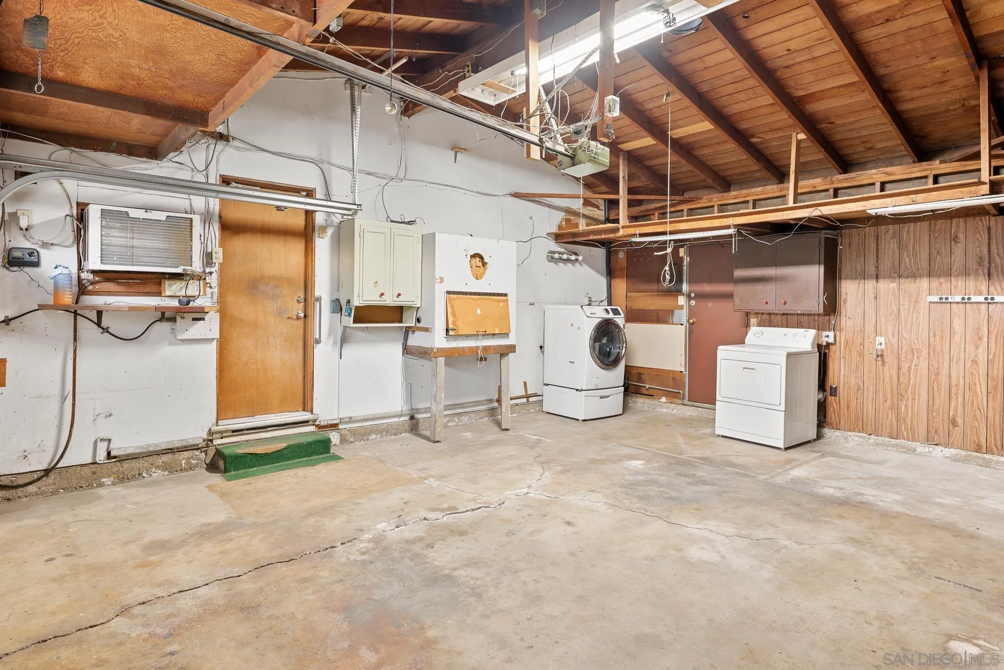 https://cdn.realtyfeed.com/cdn/127/260003768/3a2bcf26406981a831bed1b83694ee39.webp