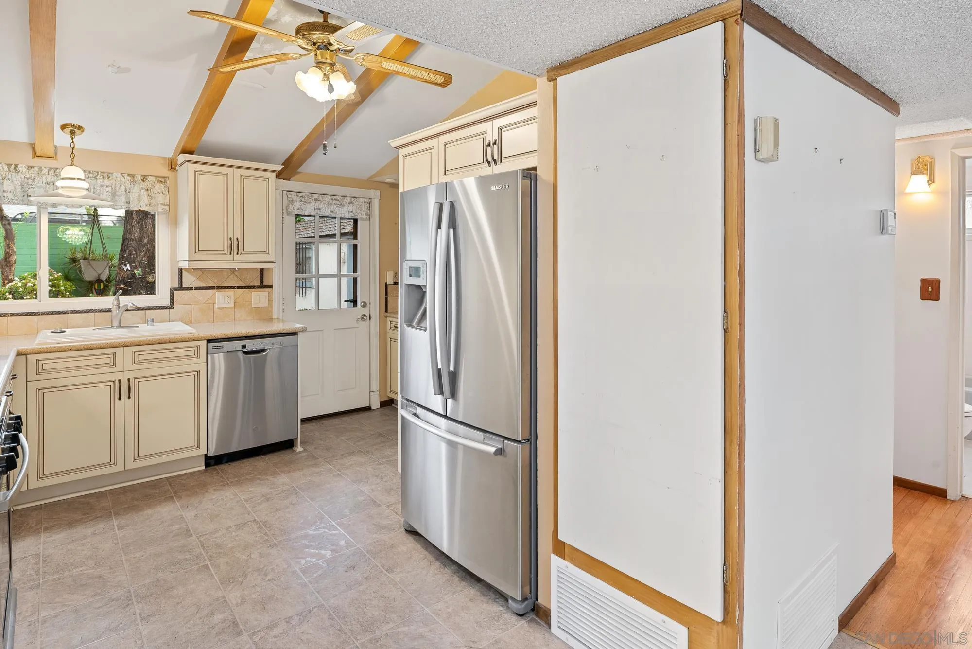 https://cdn.realtyfeed.com/cdn/127/260003768/420ca3352342e51716ceebfd61259589.webp