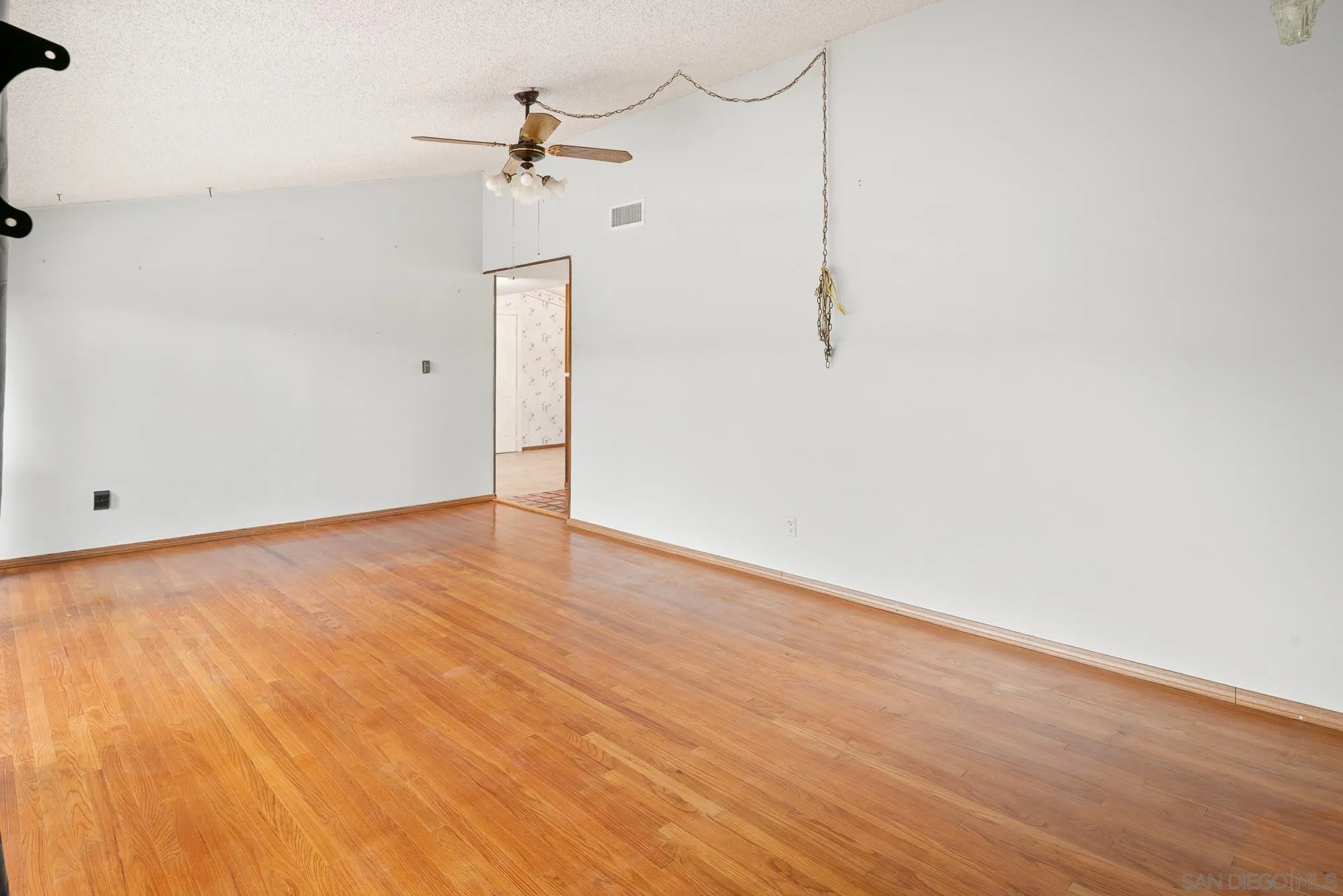 https://cdn.realtyfeed.com/cdn/127/260003768/6b41d56c3c866d667144b220d6adf9bc.webp