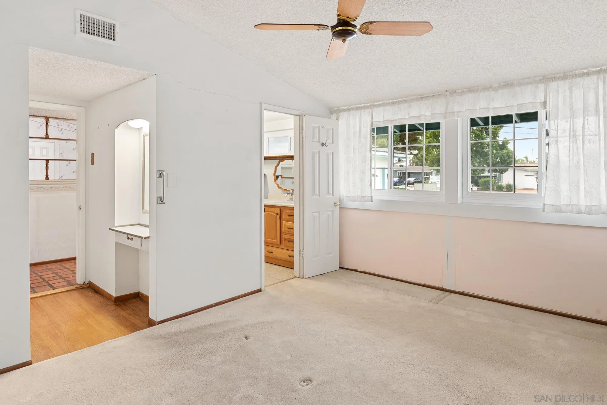 https://cdn.realtyfeed.com/cdn/127/260003768/9563c5be8695ece8ff2ae5737827017b.webp