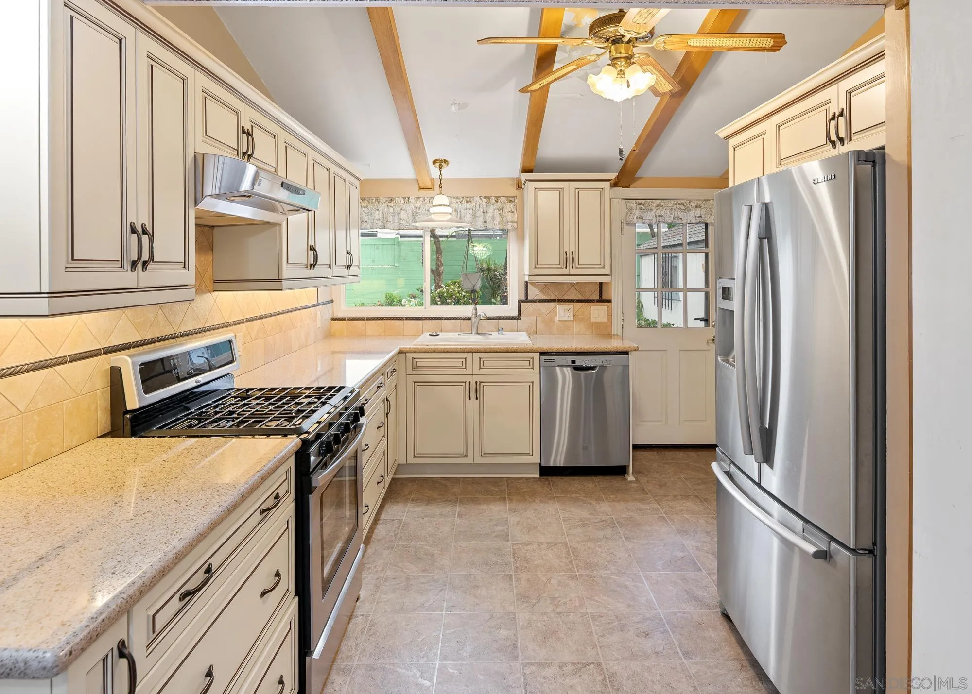 https://cdn.realtyfeed.com/cdn/127/260003768/ab7cb32d9f94762432fc1738886ea6cc.webp