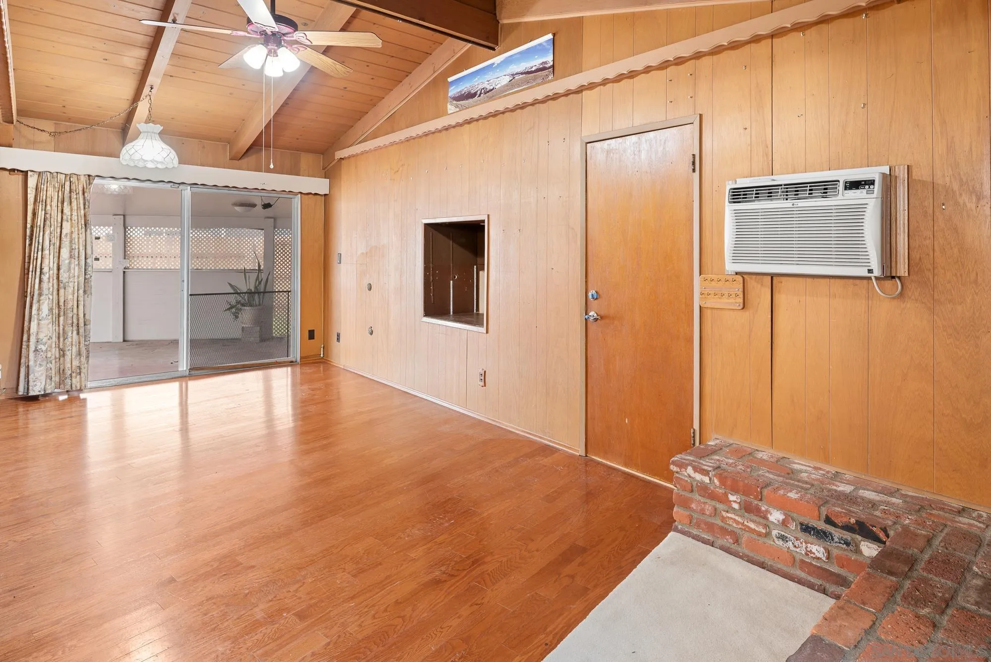 https://cdn.realtyfeed.com/cdn/127/260003768/cbe196b42d469dbbf9272204de68278d.webp