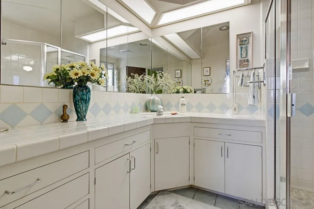 https://cdn.realtyfeed.com/cdn/127/260003775/306114b99013a2cff9bffb7146a19266.webp