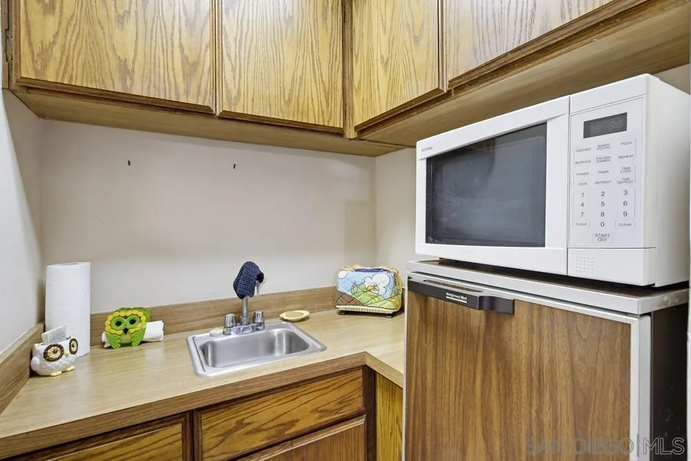 https://cdn.realtyfeed.com/cdn/127/260003775/71d7b93998076836ff55c006f19225cf.webp