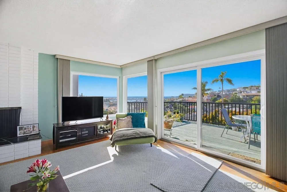 https://cdn.realtyfeed.com/cdn/127/260003775/fe6a767a8ca81bd51a54c238bc123e7f.webp