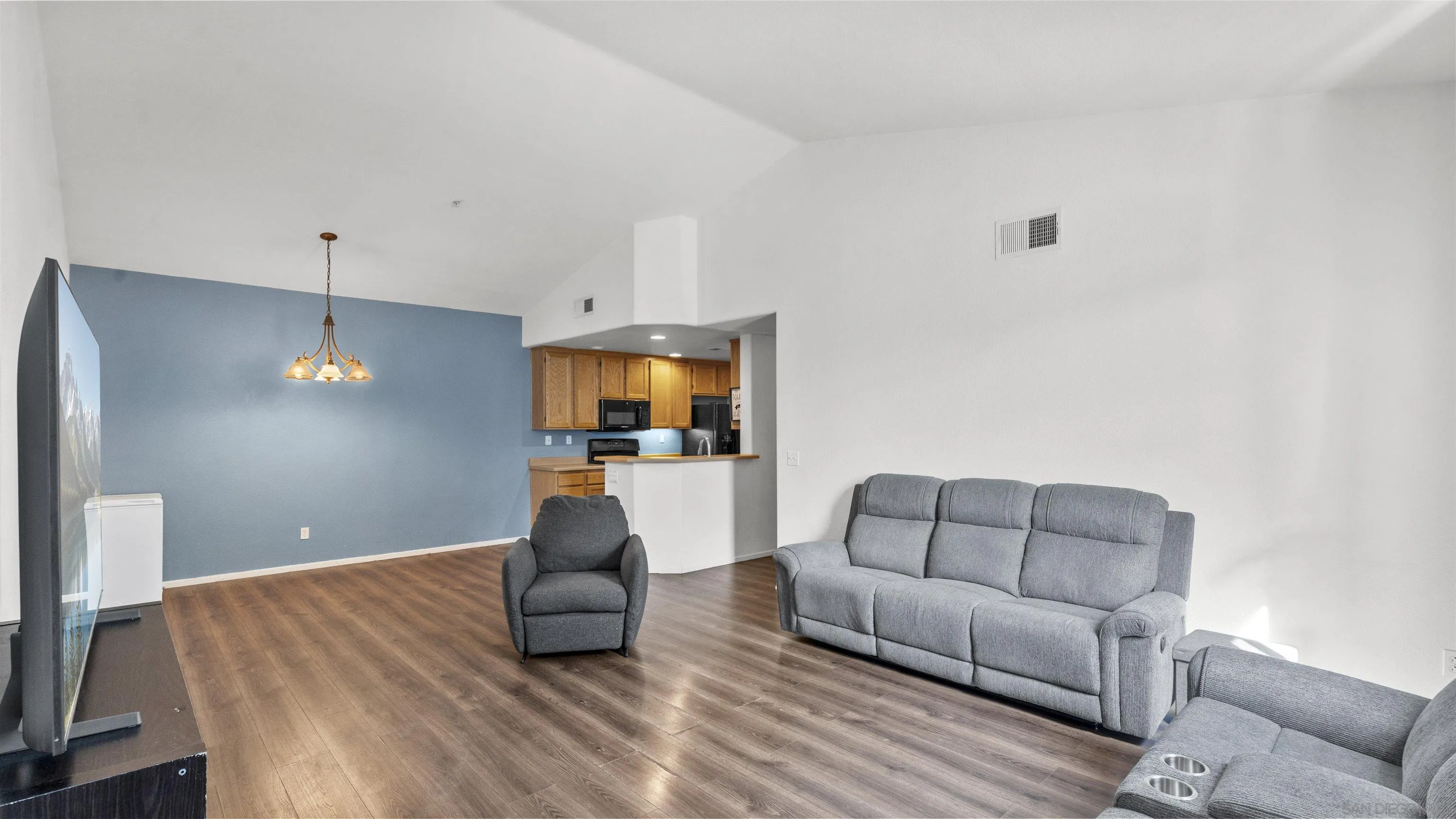 Photo #4: 260003778 Listing: Photo #4