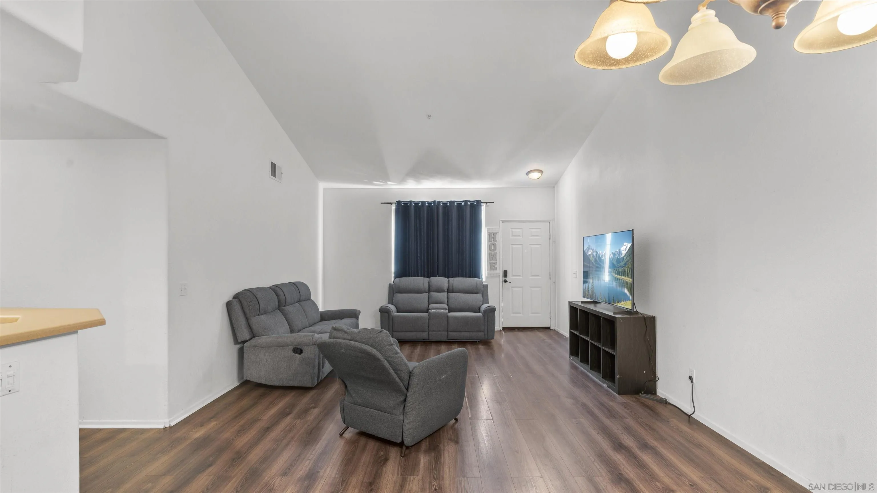 Photo #7: 260003778 Listing: Photo #7