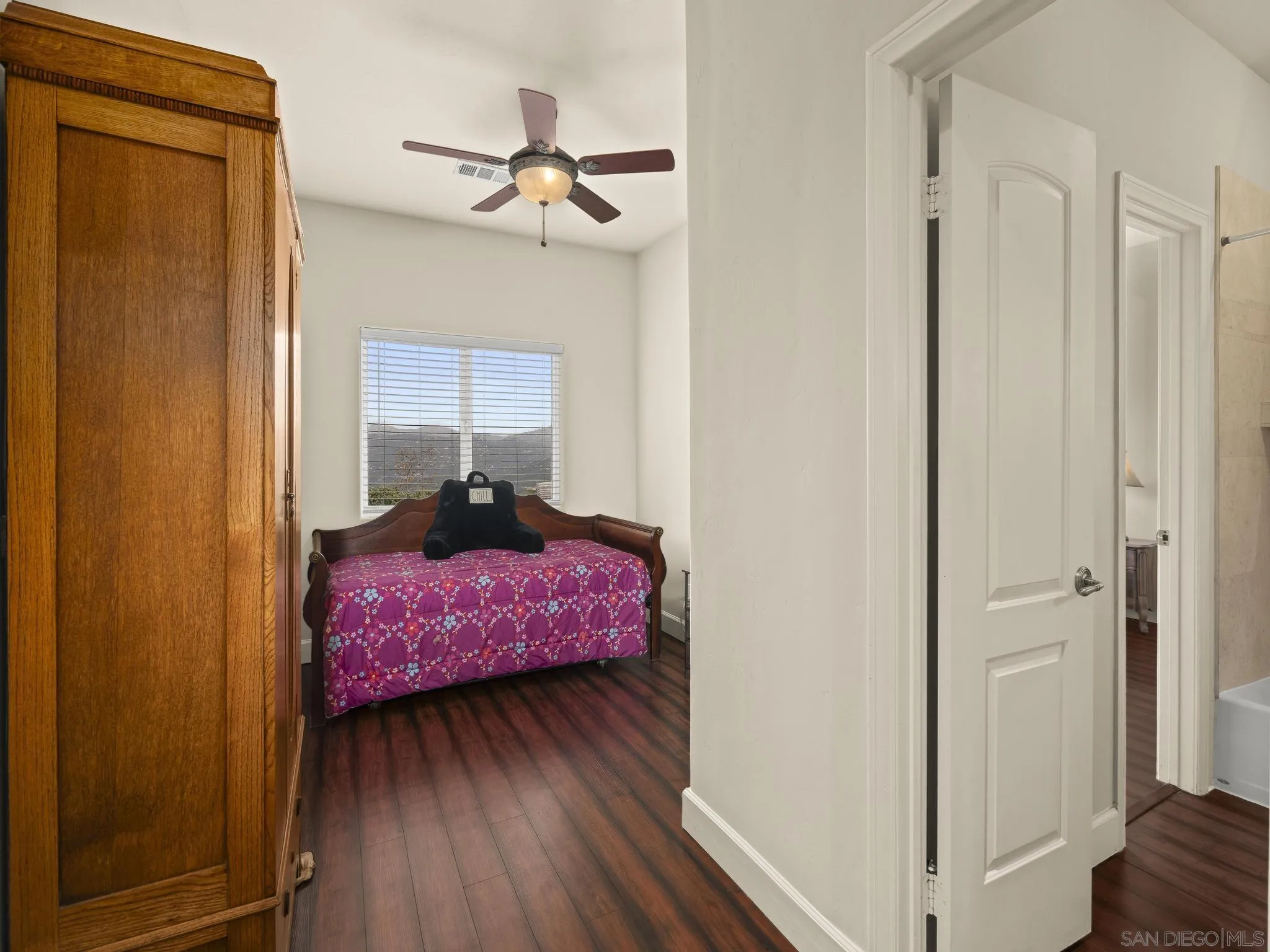 https://cdn.realtyfeed.com/cdn/127/260003779/7befe8e651d9e1ea0ab0e0f1dbcba39c.webp
