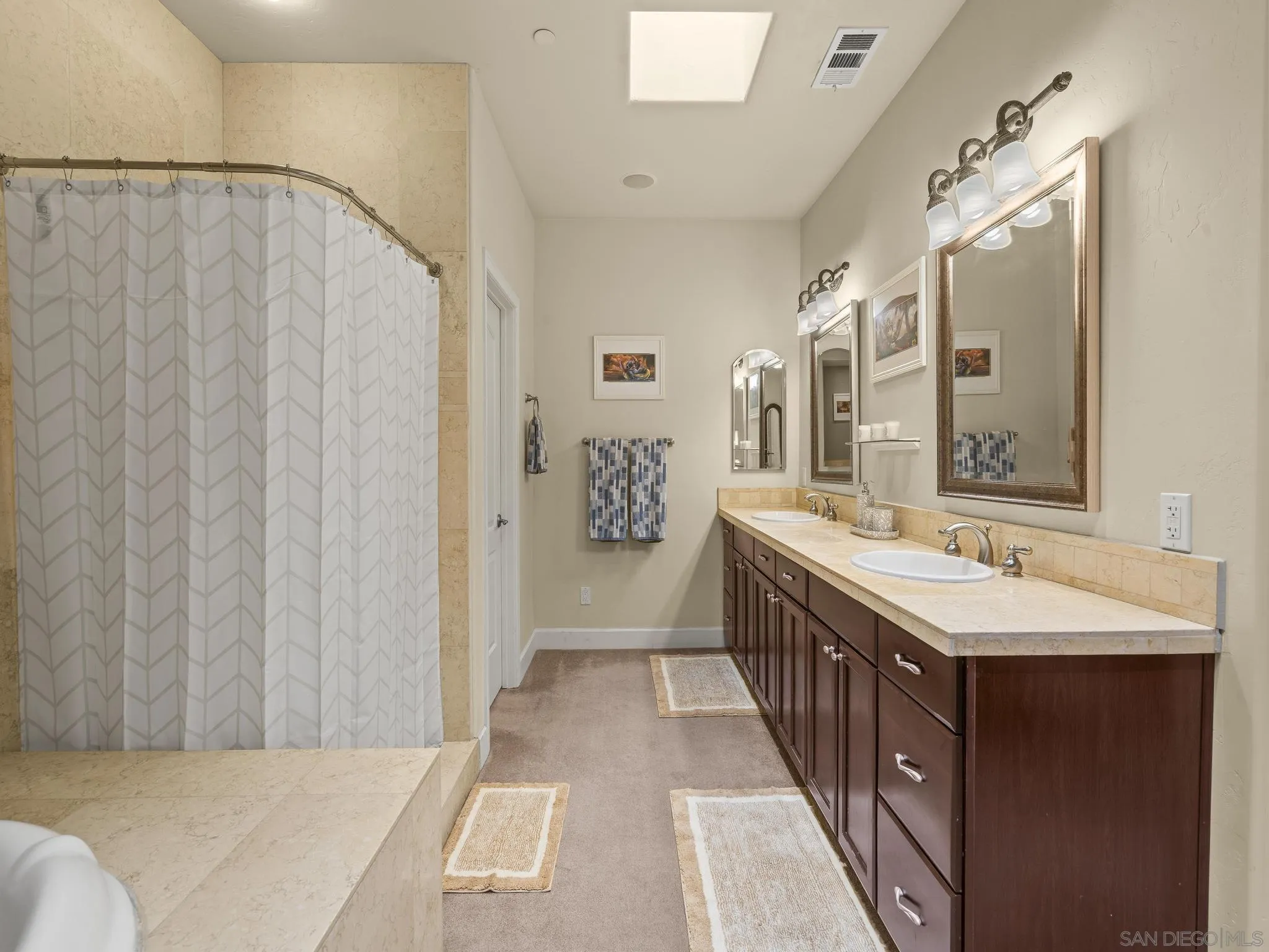 https://cdn.realtyfeed.com/cdn/127/260003779/ccd0547324f27bcfeb0b2741d94f24a0.webp