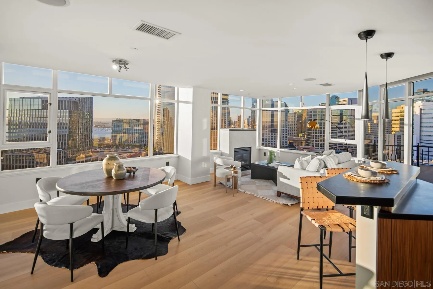 https://cdn.realtyfeed.com/cdn/127/260003785/05ec21fb2b887ae33850ccd0e61b1522.webp