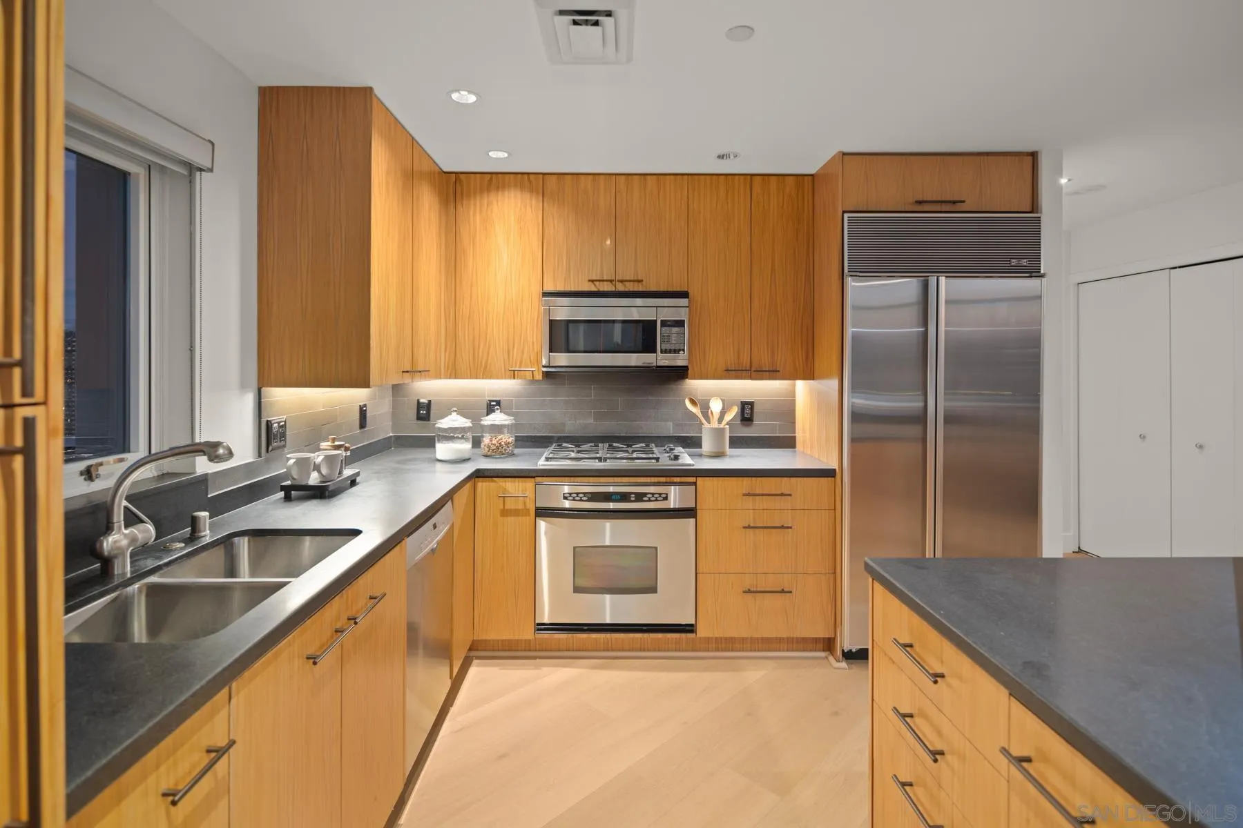 https://cdn.realtyfeed.com/cdn/127/260003785/ceb967ac6f914090db96689efb2e5174.webp