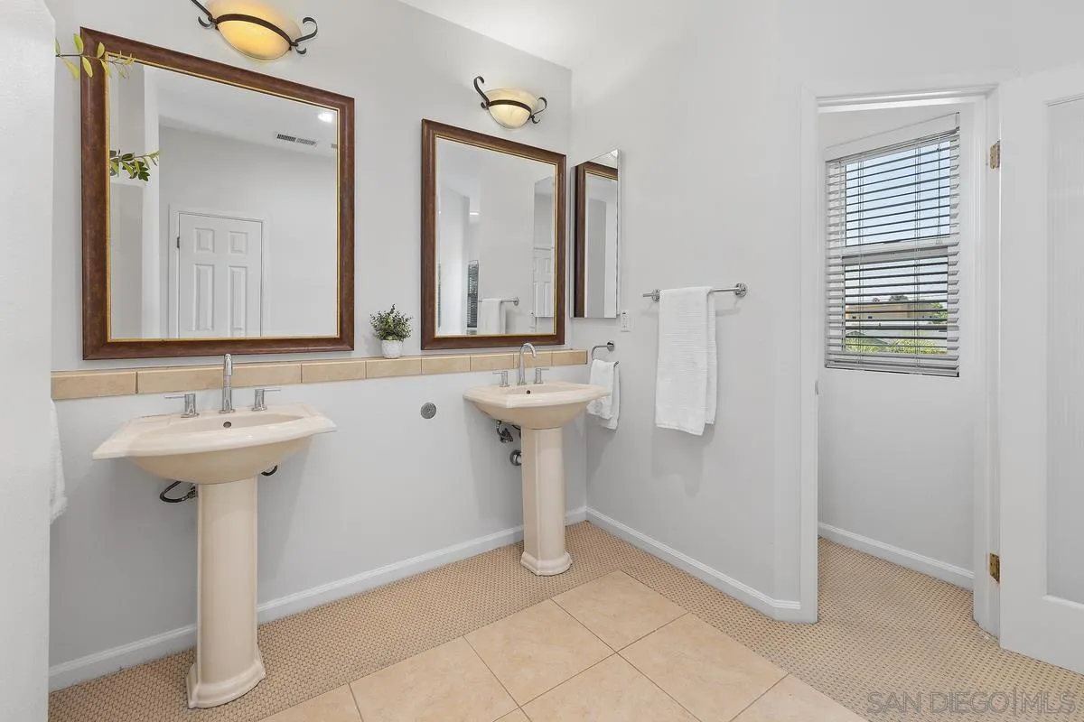https://cdn.realtyfeed.com/cdn/127/260003788/7709fcbfd997b28771a76f39db318647.webp