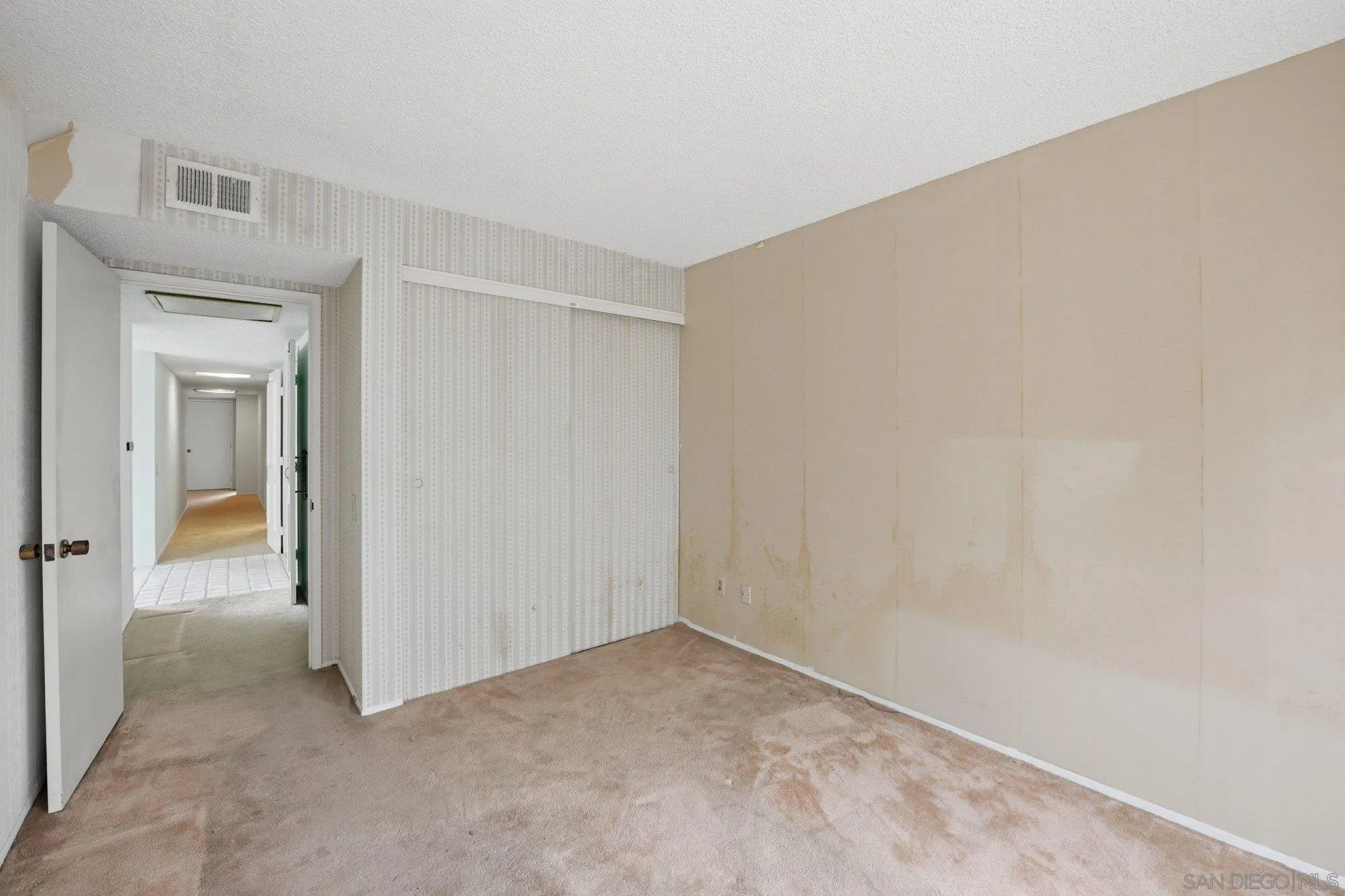 https://cdn.realtyfeed.com/cdn/127/260003796/7b0caea791191e13b204f3959588222d.webp