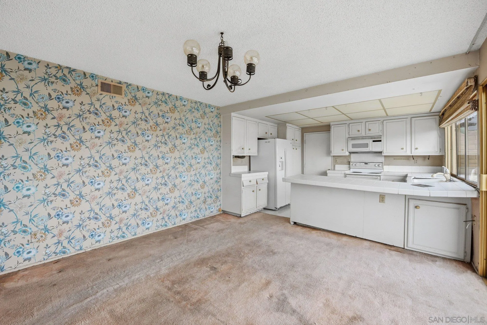 https://cdn.realtyfeed.com/cdn/127/260003796/bea1cca1205d2927c2dba5475027ac4c.webp