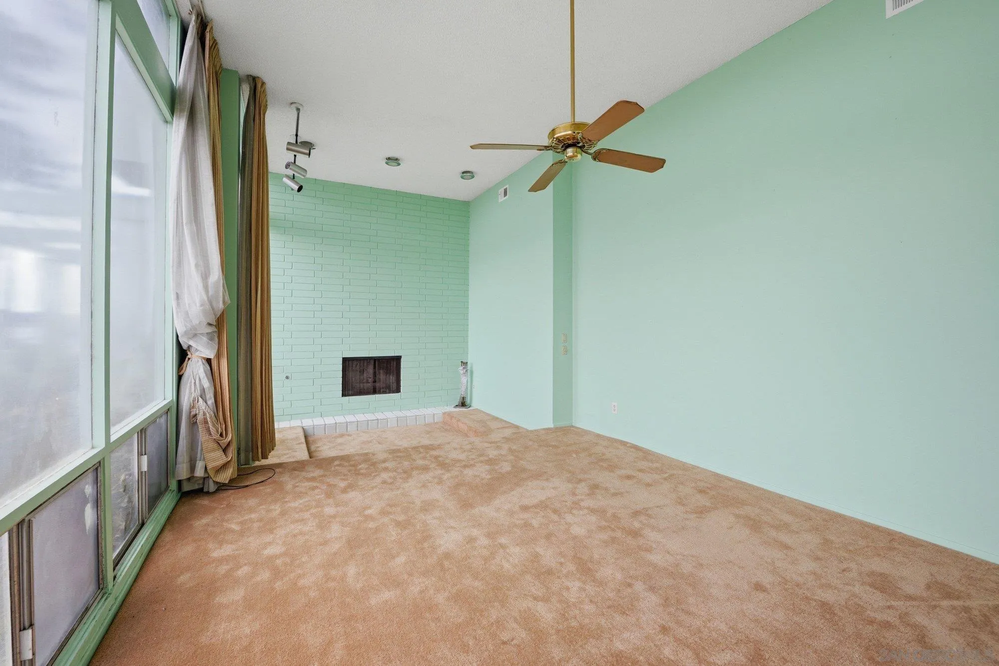 https://cdn.realtyfeed.com/cdn/127/260003796/fa6fe7a9efebb58411a289479c684f7e.webp