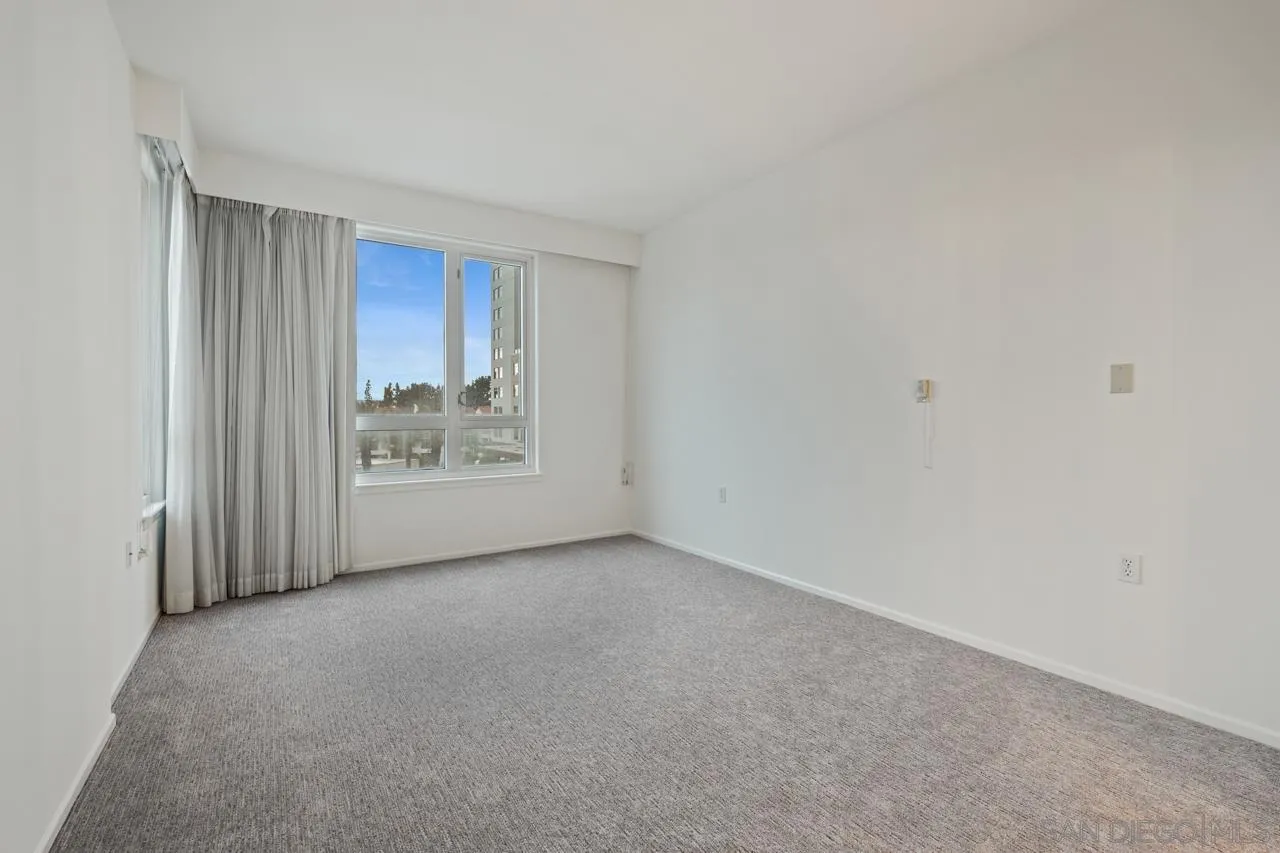https://cdn.realtyfeed.com/cdn/127/260003803/75829826b9cee642d27f646c0d2e16dc.webp