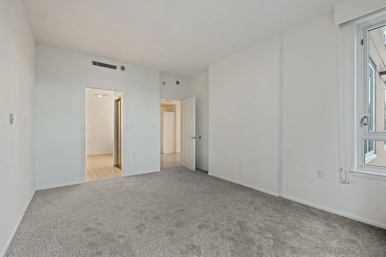 https://cdn.realtyfeed.com/cdn/127/260003803/cb28308f9e260409b82009798e59ba4b.webp