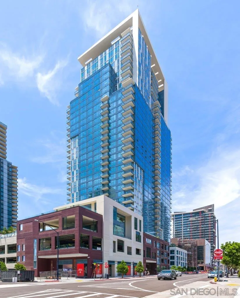 https://cdn.realtyfeed.com/cdn/127/260003816/ce661d5cce1a0438d0dff3883815d890.webp