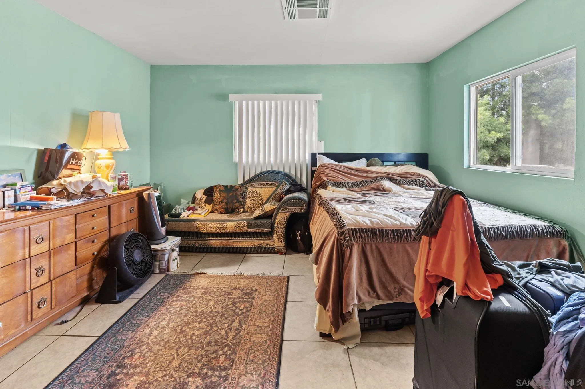 https://cdn.realtyfeed.com/cdn/127/260003821/47f81cbe8bcf9d7ce6ddb994d05cc29c.webp