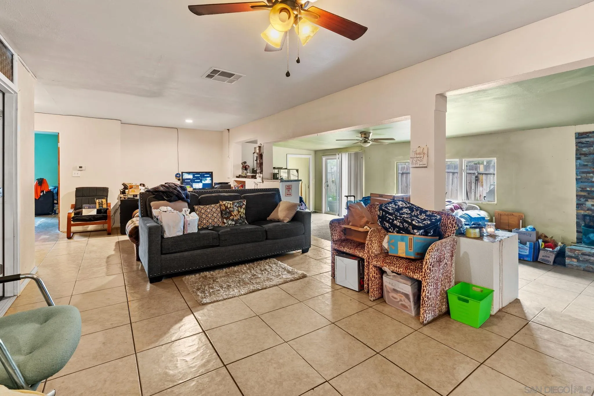 https://cdn.realtyfeed.com/cdn/127/260003821/726a9a3d8552a450c1af4bf887e61328.webp