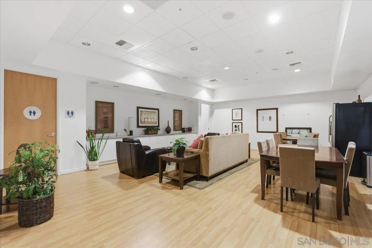 https://cdn.realtyfeed.com/cdn/127/260003824/6bbb800c91f4471a89a8015721469815.webp