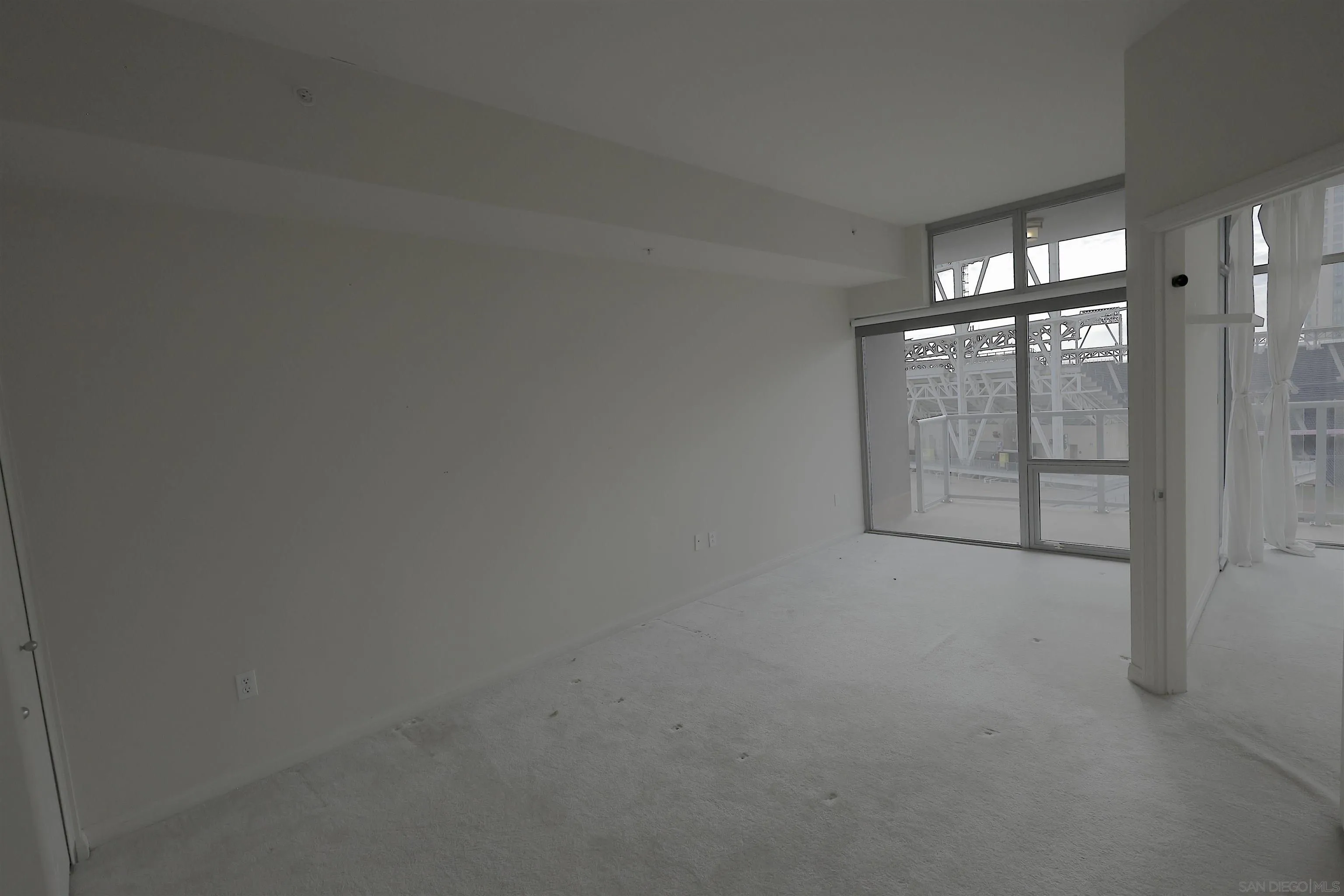 https://cdn.realtyfeed.com/cdn/127/260003825/ea3cead2351e708f27249756375c56b5.webp