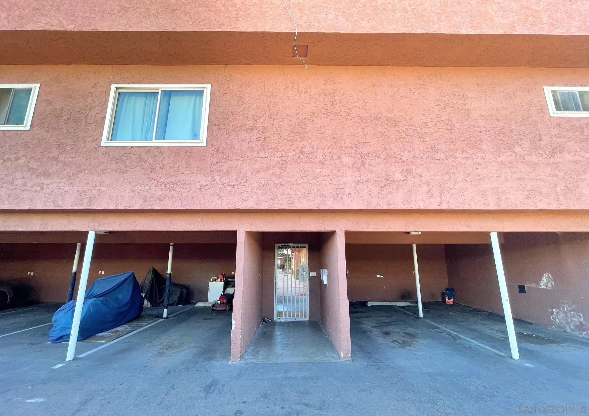 https://cdn.realtyfeed.com/cdn/127/260003845/065e8d5250f771bb822d03c3f20bcf7b.webp