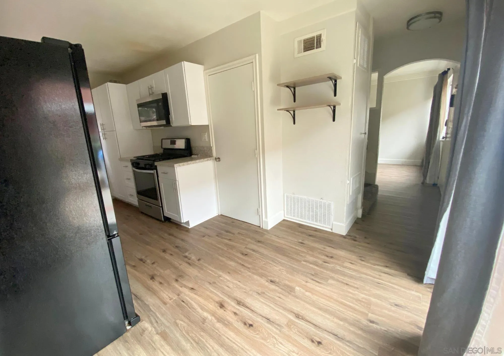 https://cdn.realtyfeed.com/cdn/127/260003845/729cf80a3b389a39be764a6f90fe8ebb.webp