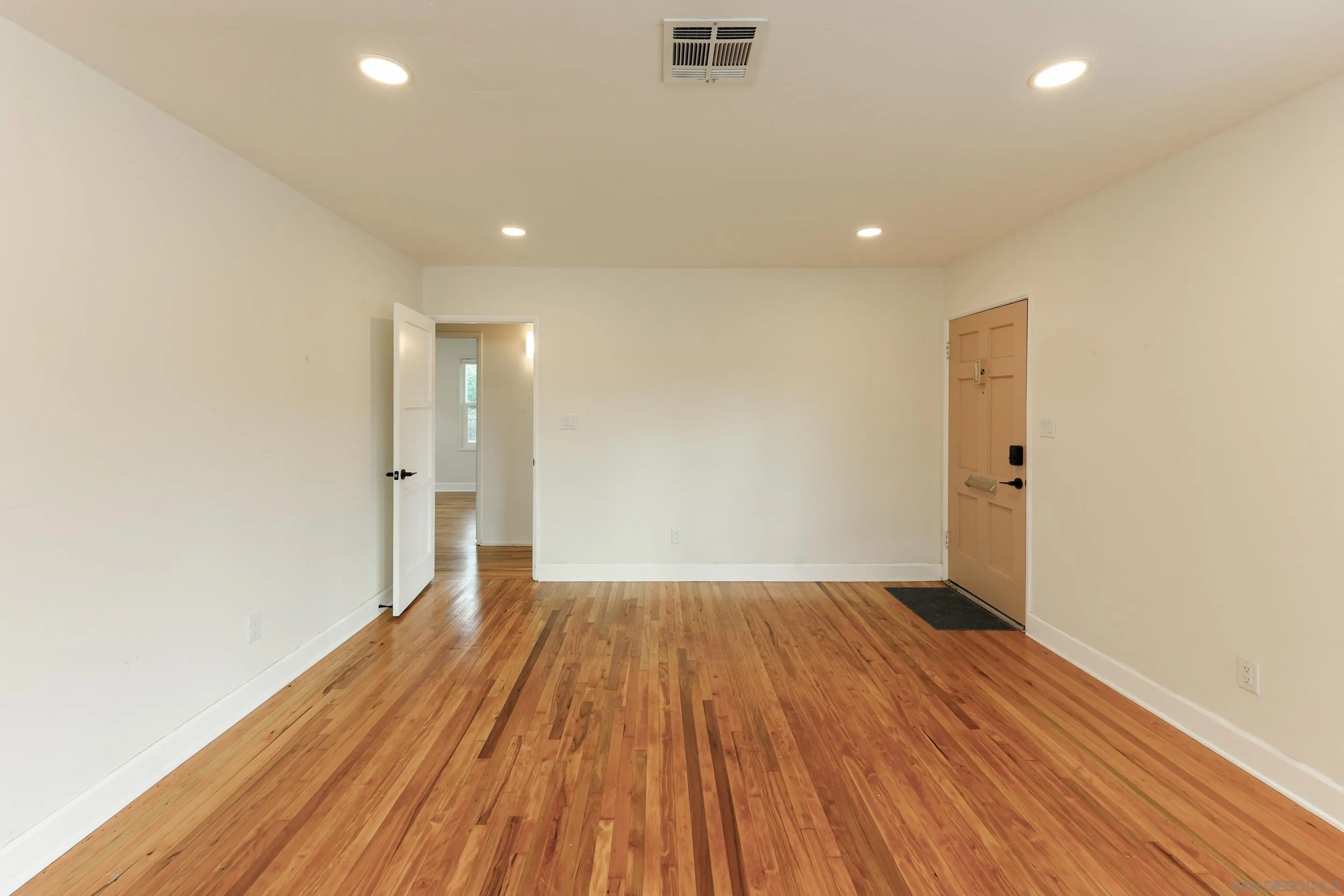 https://cdn.realtyfeed.com/cdn/127/260003850/118b28d3216c7e020c8c534e9dfb2d38.webp