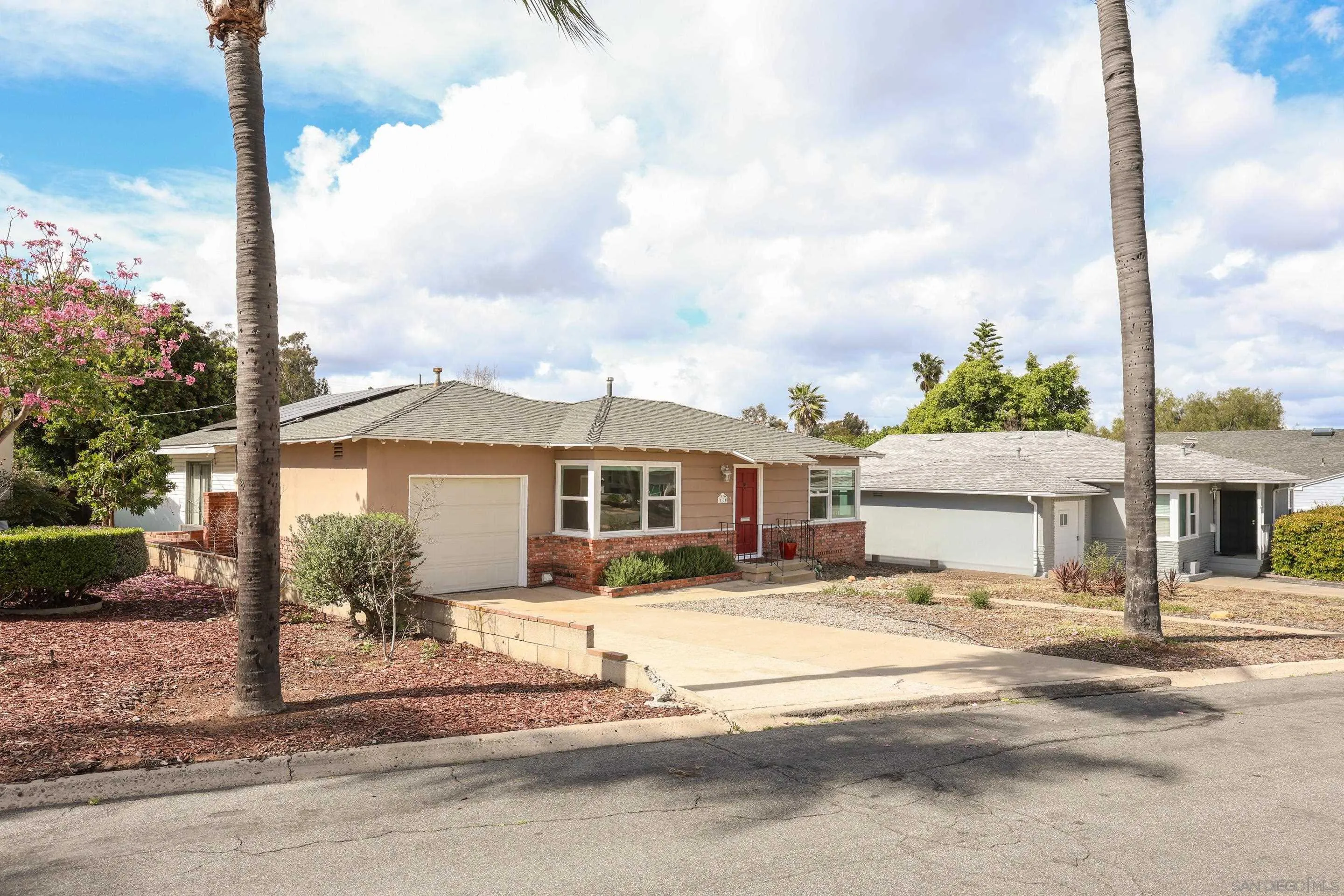 https://cdn.realtyfeed.com/cdn/127/260003850/6911af2efeb46d0a2b739f8252629327.webp