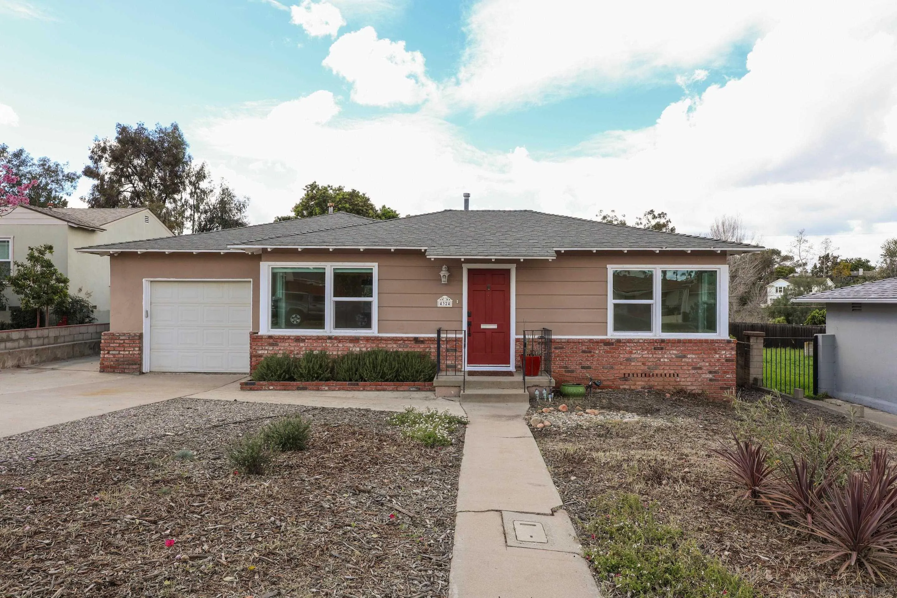 https://cdn.realtyfeed.com/cdn/127/260003850/c2166015cb437a18e0b50dbdf4666b9d.webp