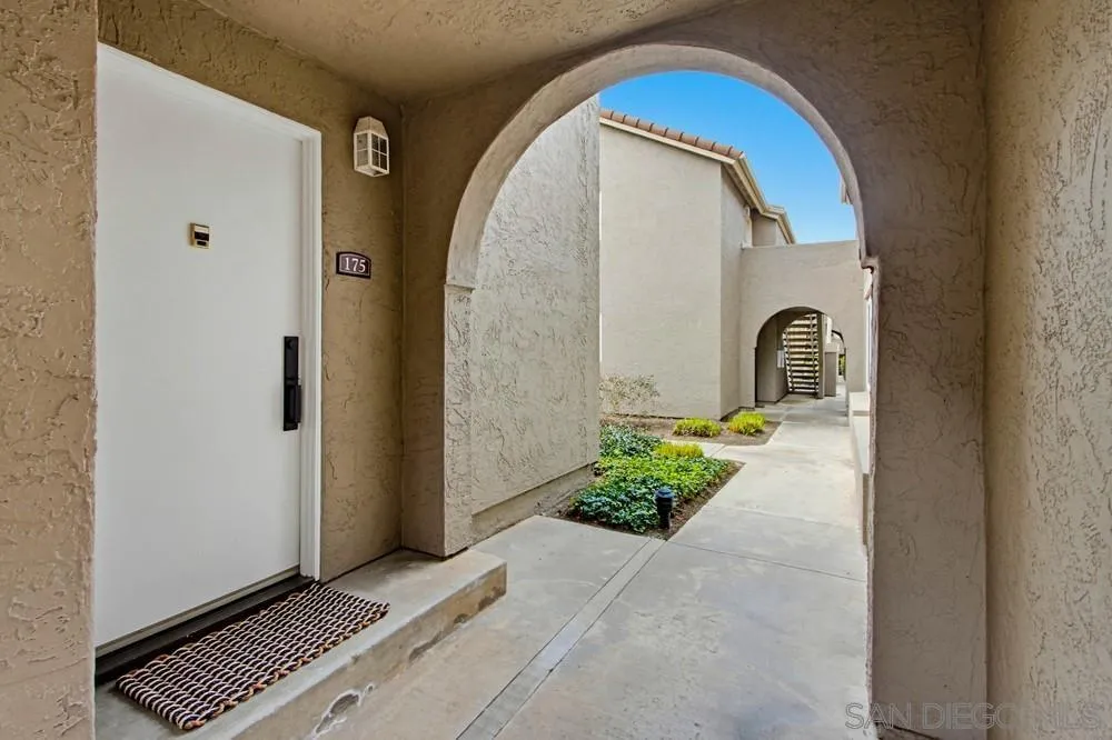 https://cdn.realtyfeed.com/cdn/127/260003851/0ca838d6e0b78b6c00d00995d84c4f94.webp
