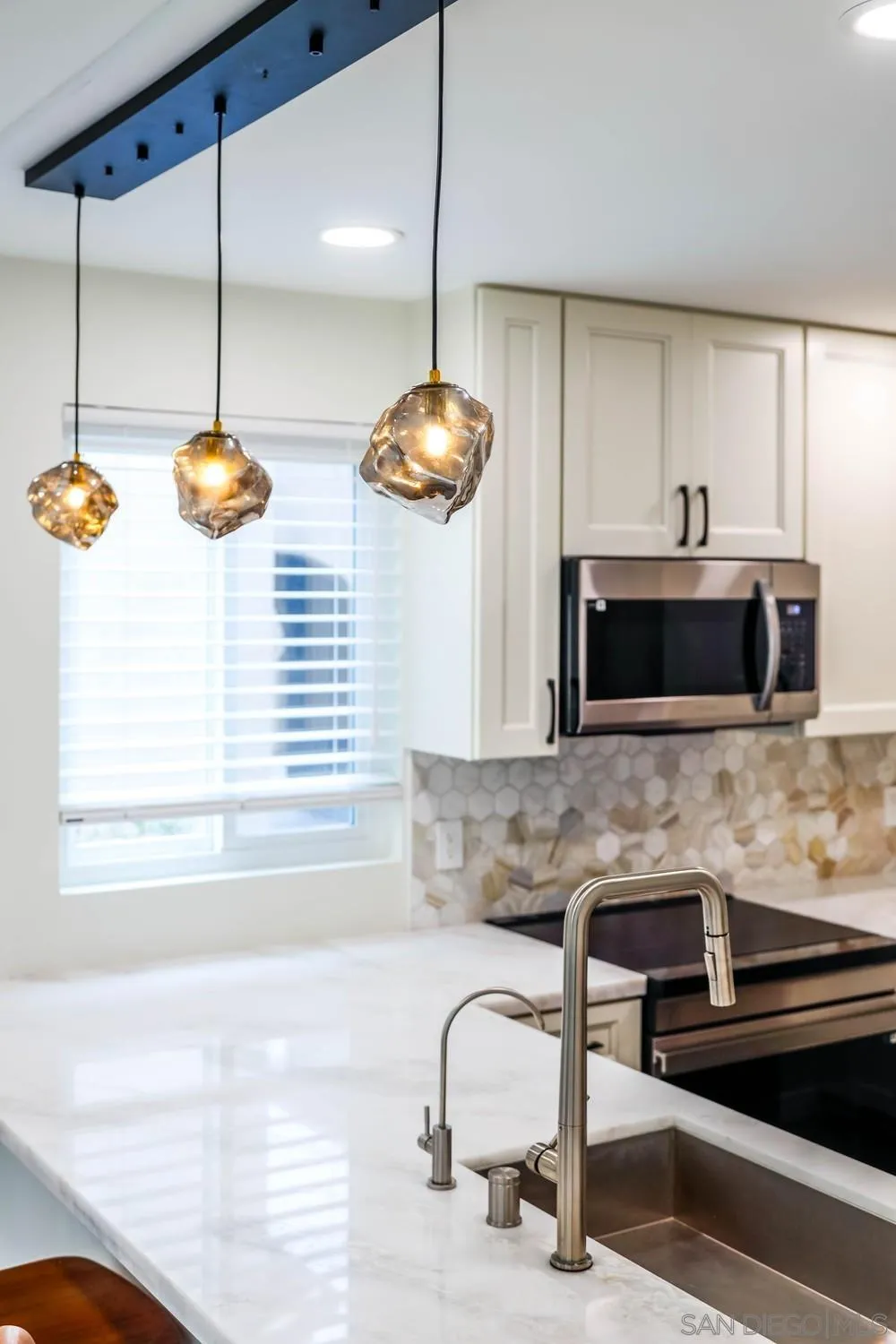 https://cdn.realtyfeed.com/cdn/127/260003851/174c266e68608d2c654e626f23ce3679.webp