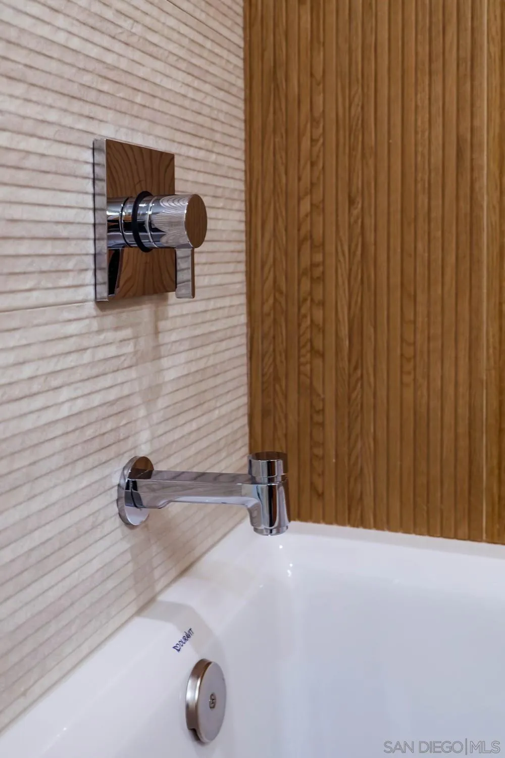https://cdn.realtyfeed.com/cdn/127/260003851/7811017bfa39cdaafd6609e8c7eb7796.webp