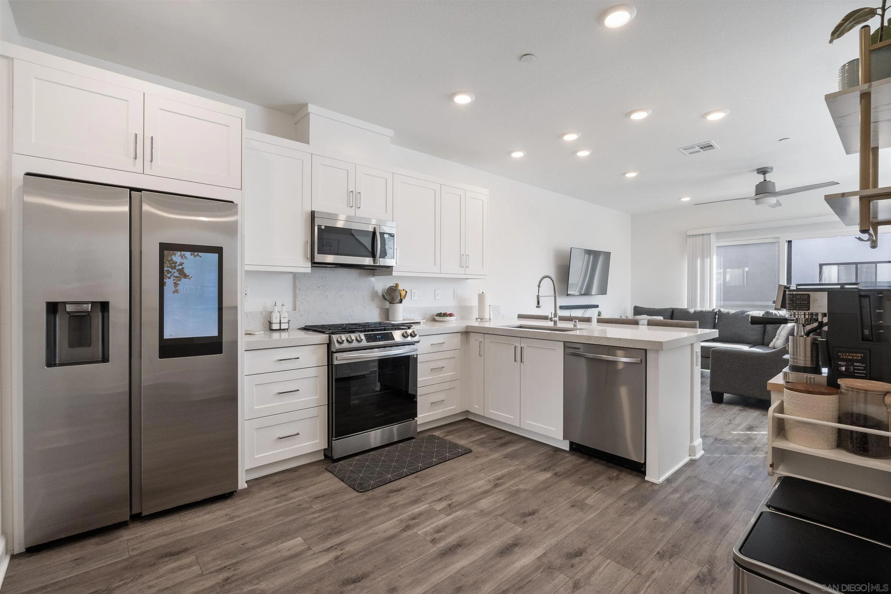 https://cdn.realtyfeed.com/cdn/127/260003854/548575e935baa3f4b3a0ea01e9a6e0b2.webp