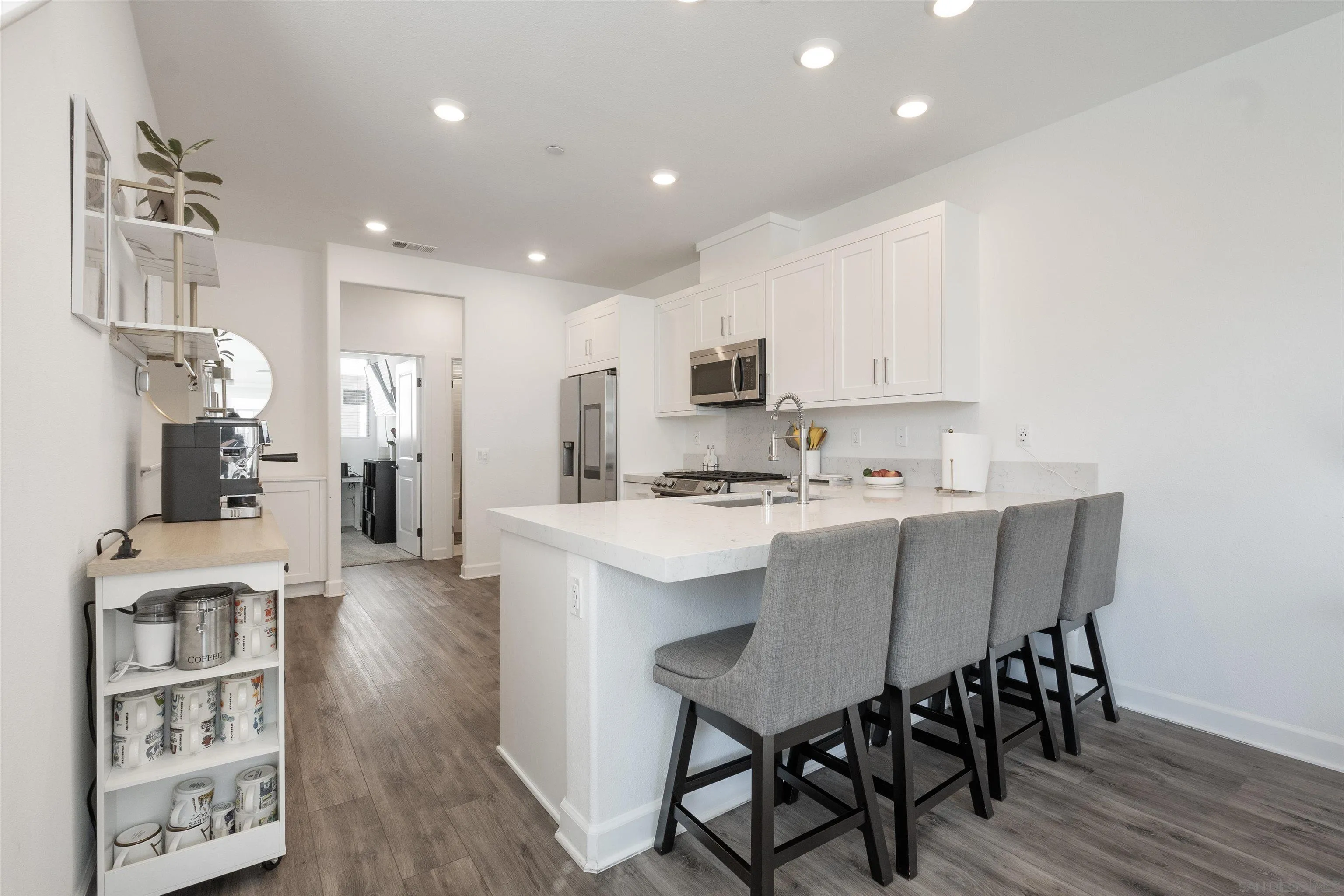 https://cdn.realtyfeed.com/cdn/127/260003854/6cd4bca5bbbb254e37188a18c3378bbb.webp