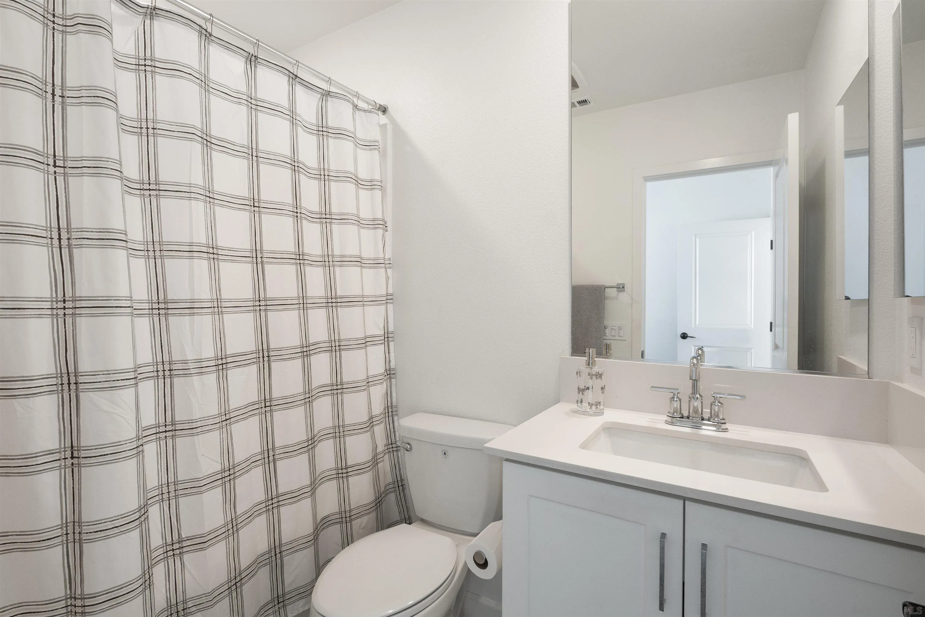 Photo #17: 260003854 Listing: Photo #17