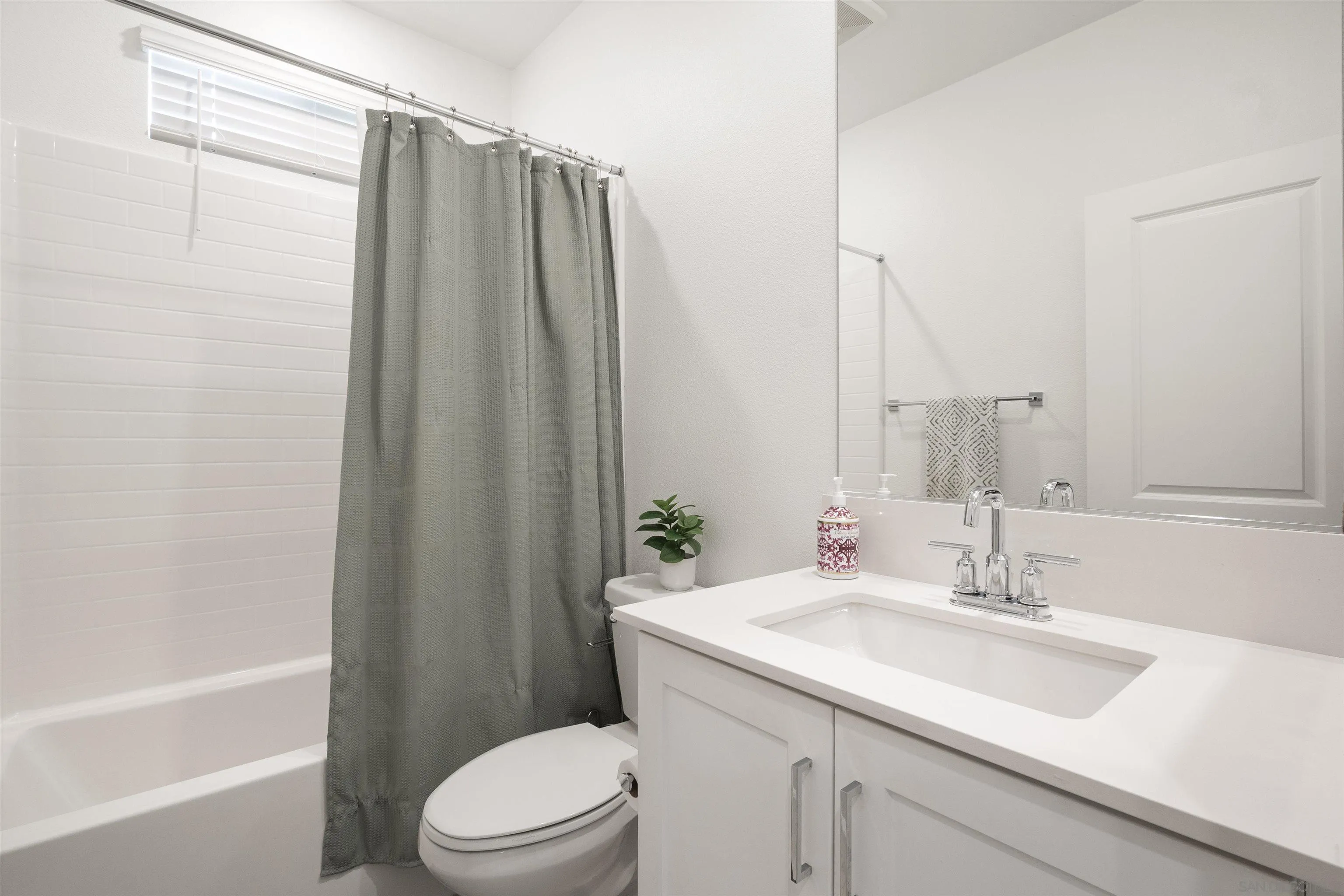 https://cdn.realtyfeed.com/cdn/127/260003854/c5be15de267268f1ca2e708761374f51.webp