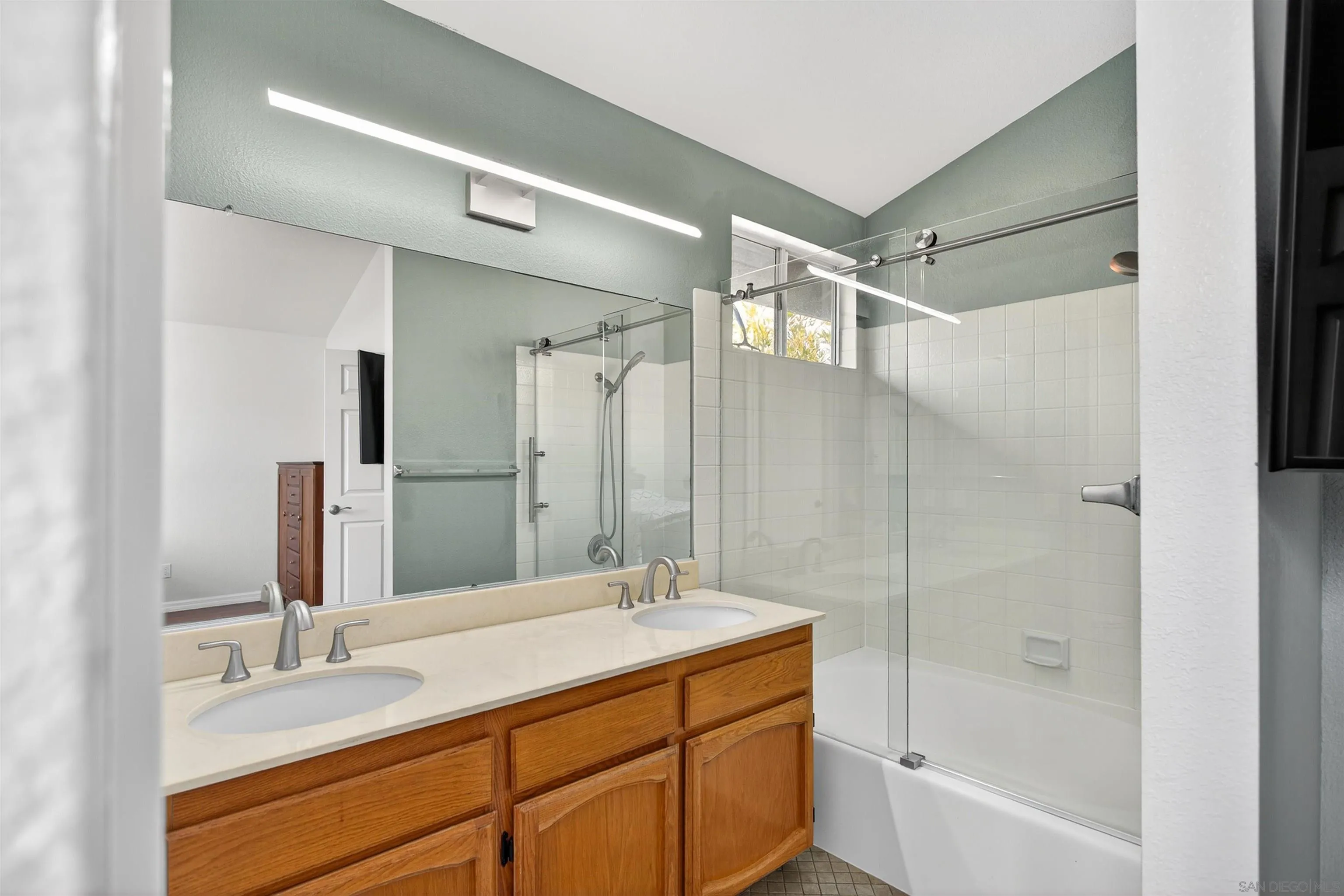 https://cdn.realtyfeed.com/cdn/127/260003857/93a088d8047c34384996723ea63ce778.webp