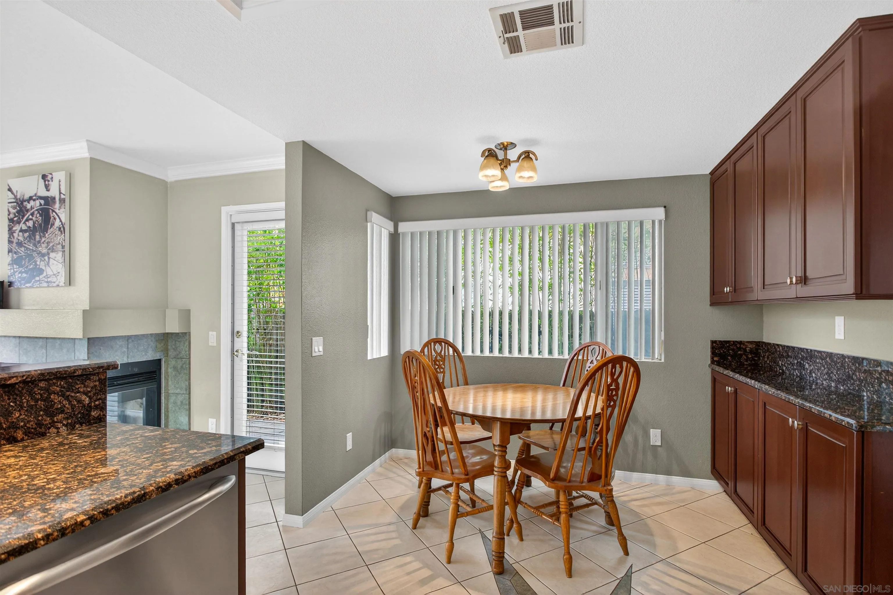 https://cdn.realtyfeed.com/cdn/127/260003857/cac15e696324414c541d52142e40d458.webp
