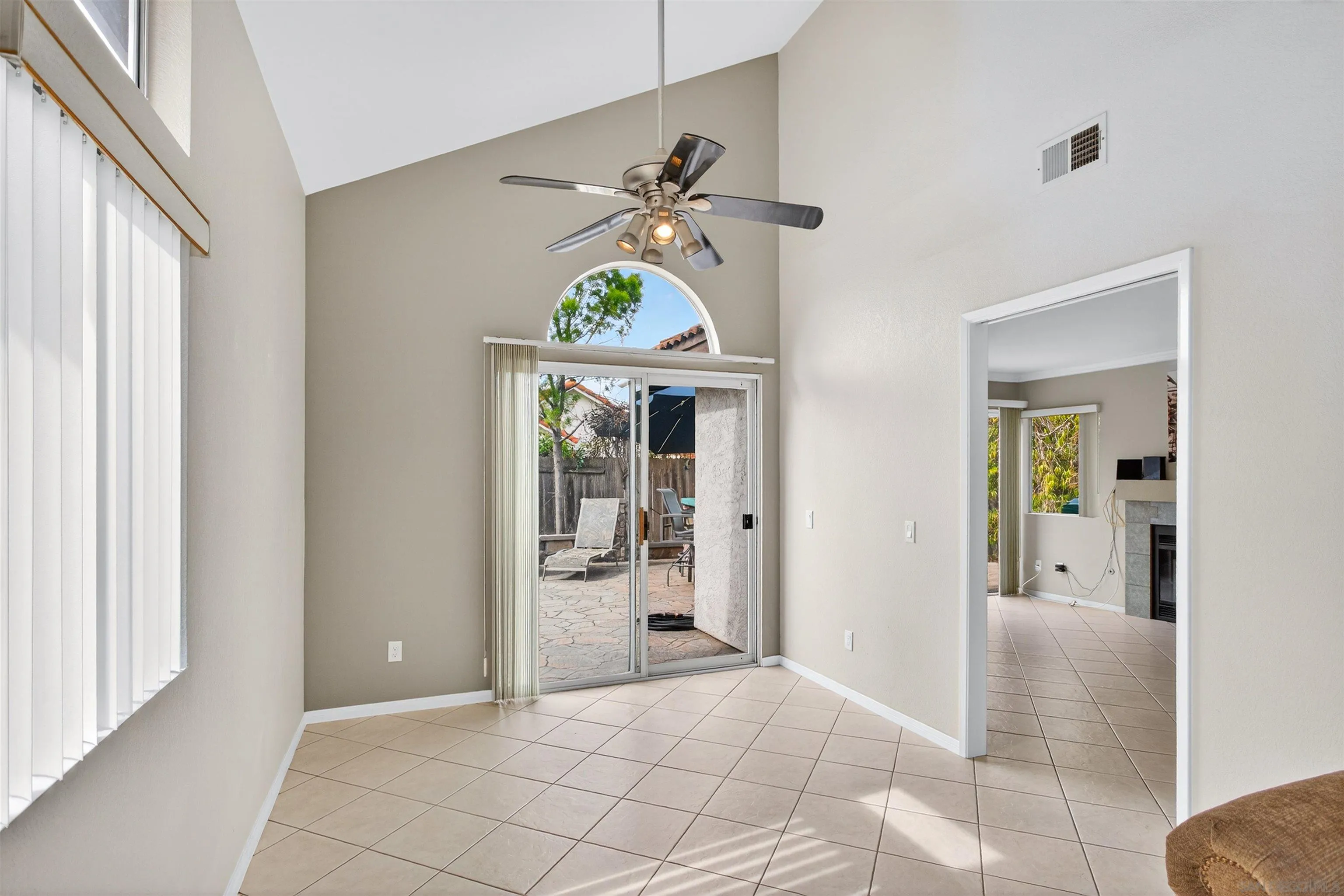 https://cdn.realtyfeed.com/cdn/127/260003857/eec6355b33f6e3d0e2fb279d0a1ac483.webp