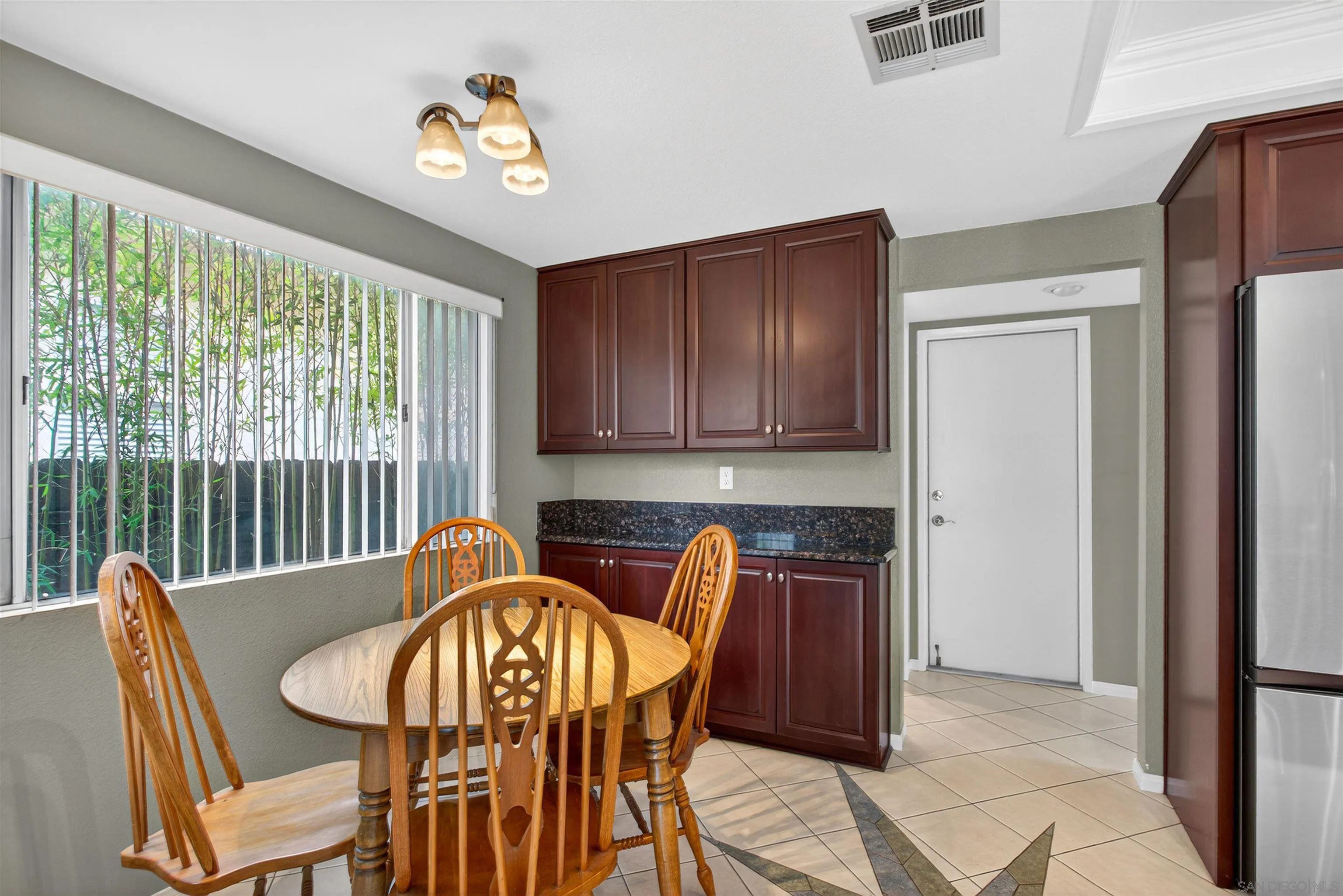 https://cdn.realtyfeed.com/cdn/127/260003857/ef34c8f21c1f1650d8921789170352e0.webp