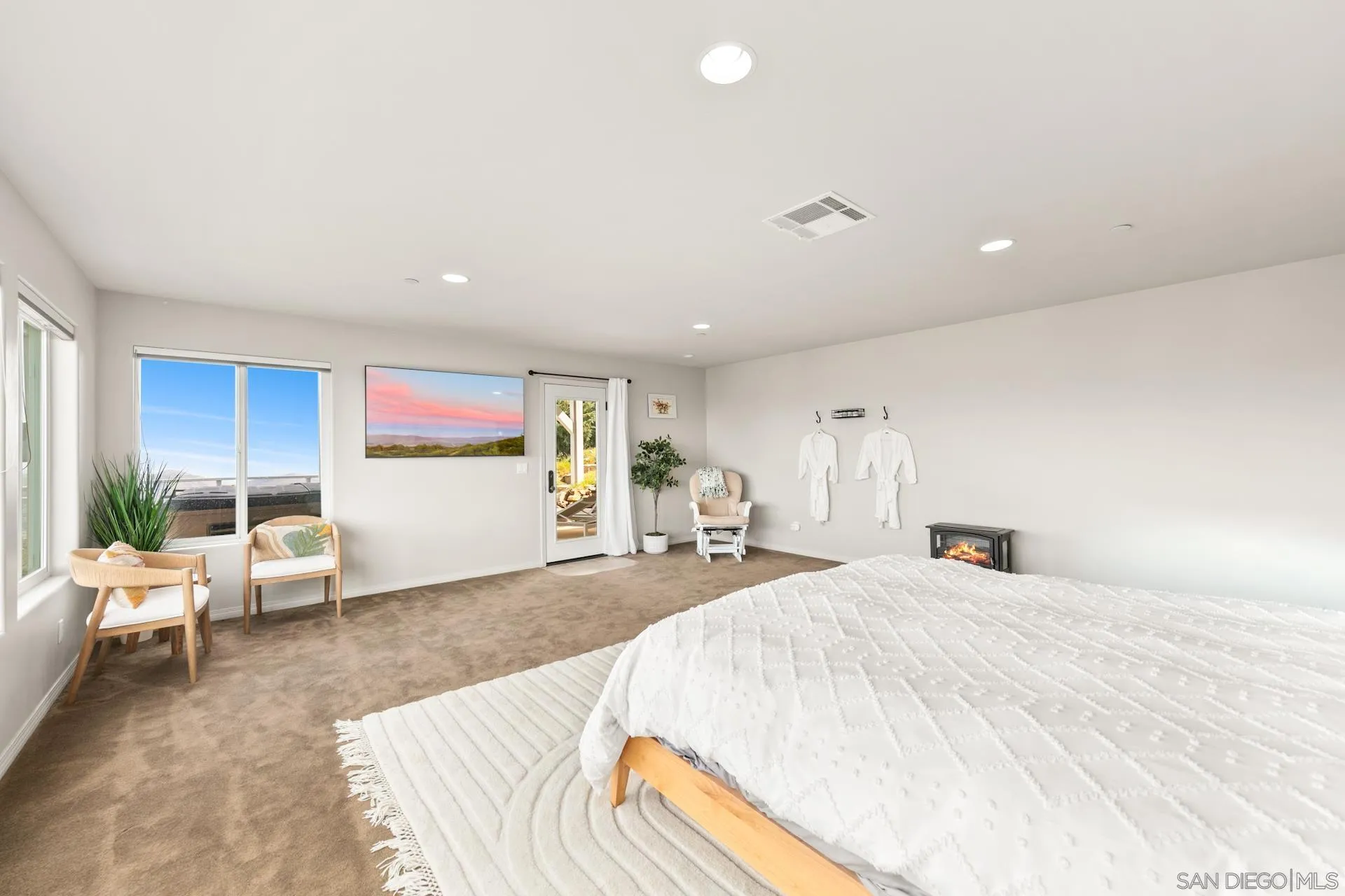 https://cdn.realtyfeed.com/cdn/127/260003861/45e3ee0f0c0e62be1b3213e2dec95f17.webp