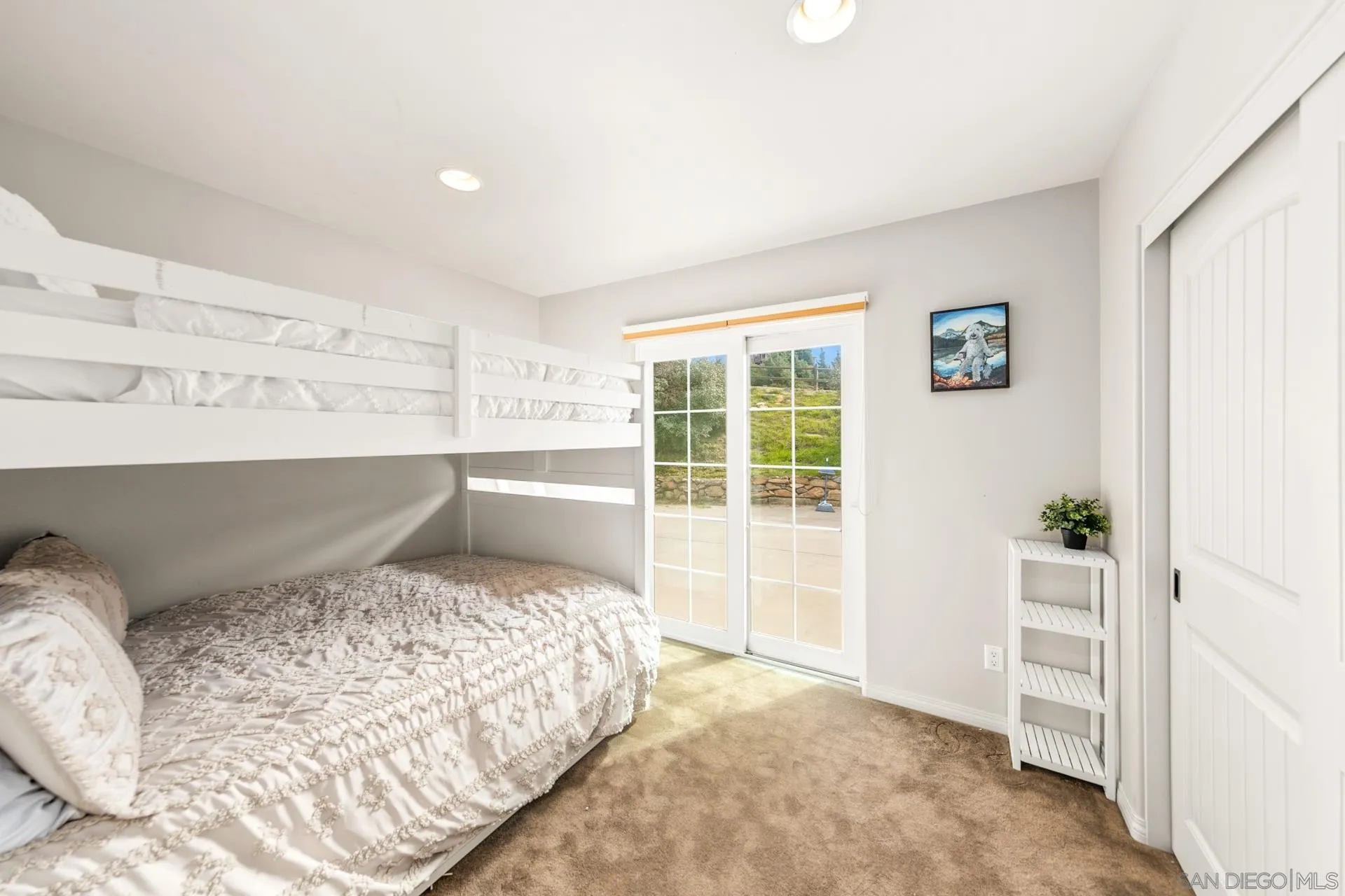 https://cdn.realtyfeed.com/cdn/127/260003861/5a5239e1e421863167f493124dd7abee.webp