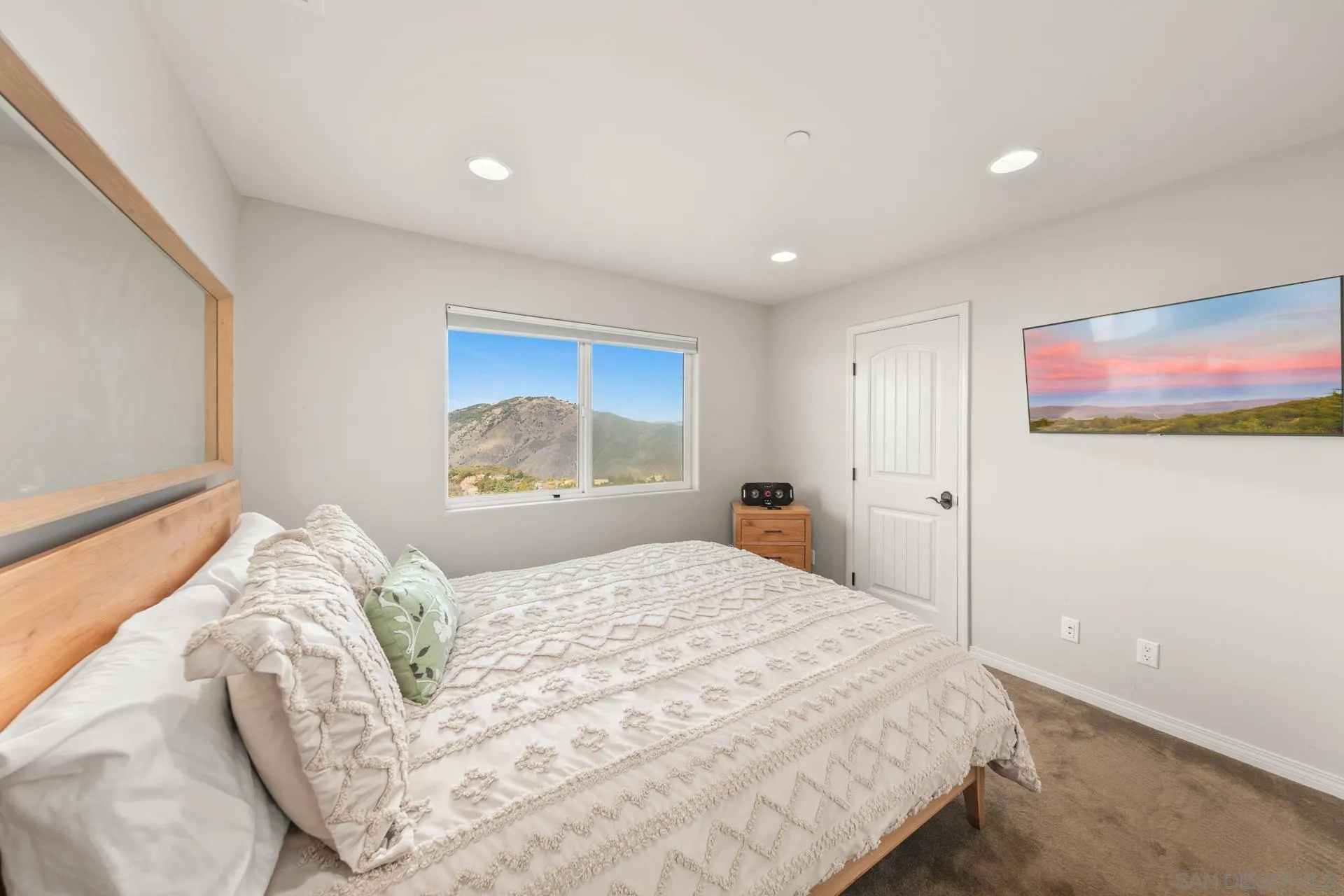 https://cdn.realtyfeed.com/cdn/127/260003861/63209907eda19180ea17534305d83cd4.webp