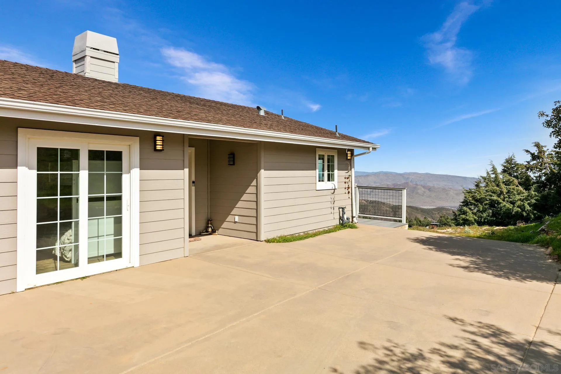 https://cdn.realtyfeed.com/cdn/127/260003861/f8cd79a12baf2a0a35c130340a10a008.webp