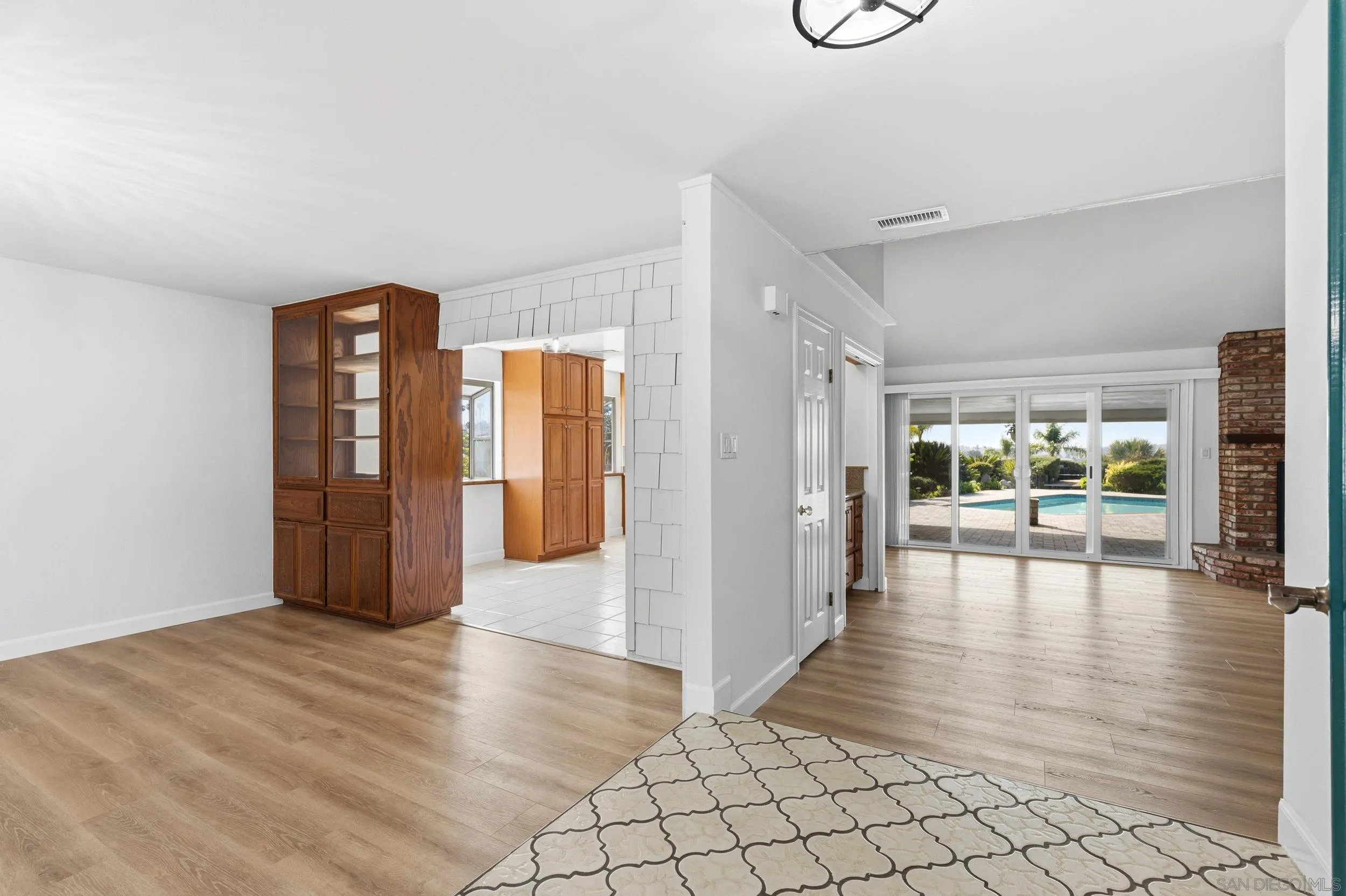 https://cdn.realtyfeed.com/cdn/127/260003865/55a18fa8a46806149ba987be01475898.webp