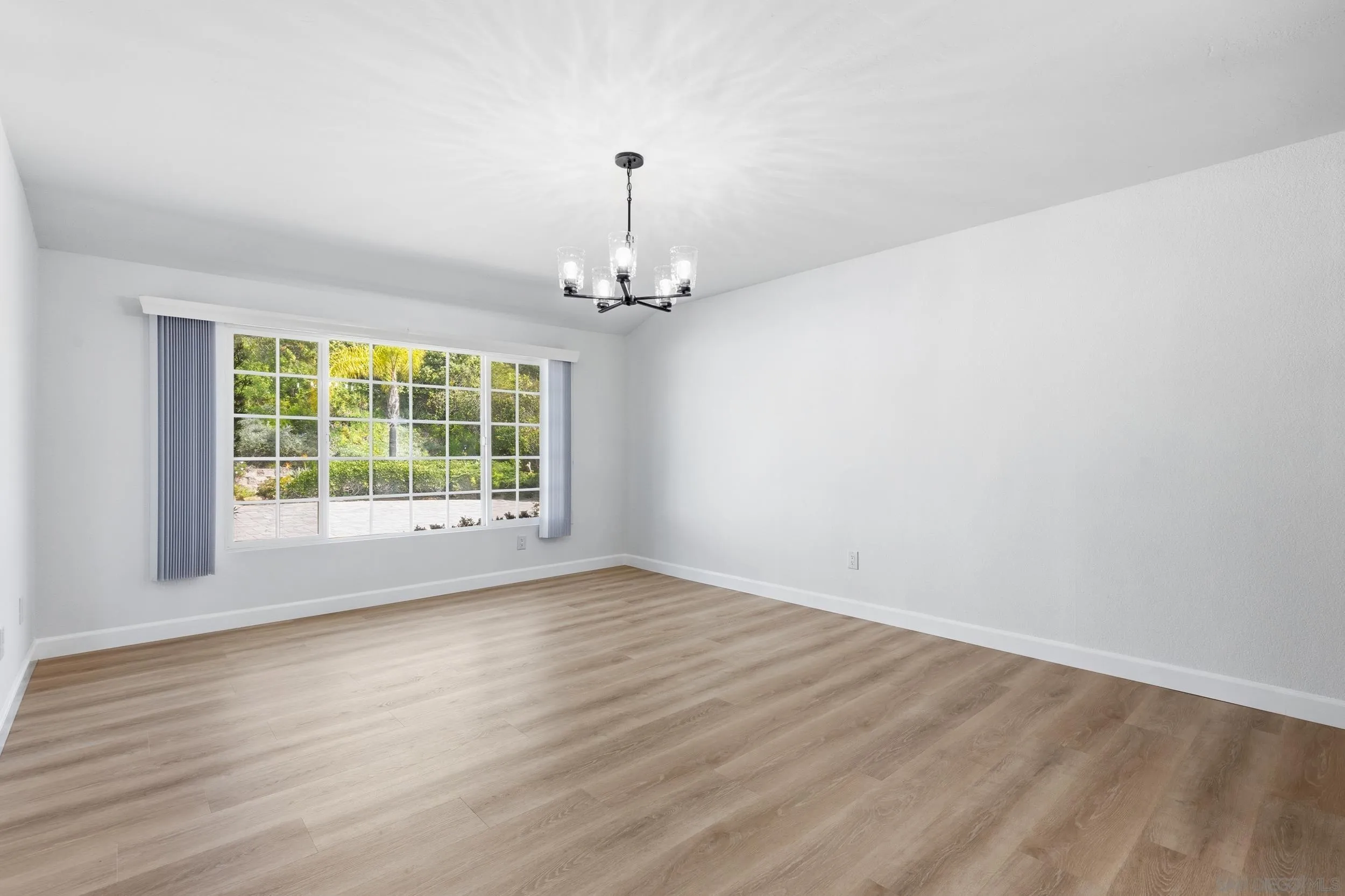 https://cdn.realtyfeed.com/cdn/127/260003865/66a0ba340452b124c3eca1d0ccc79979.webp